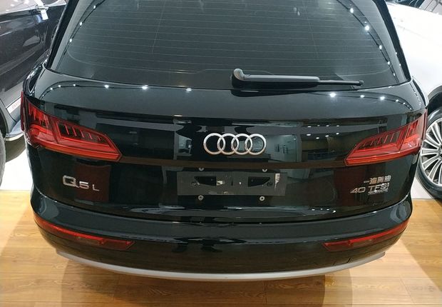 奥迪Q5L 40TFSI 2020款 2.0T 自动 改款荣享进取型 (国Ⅵ) 