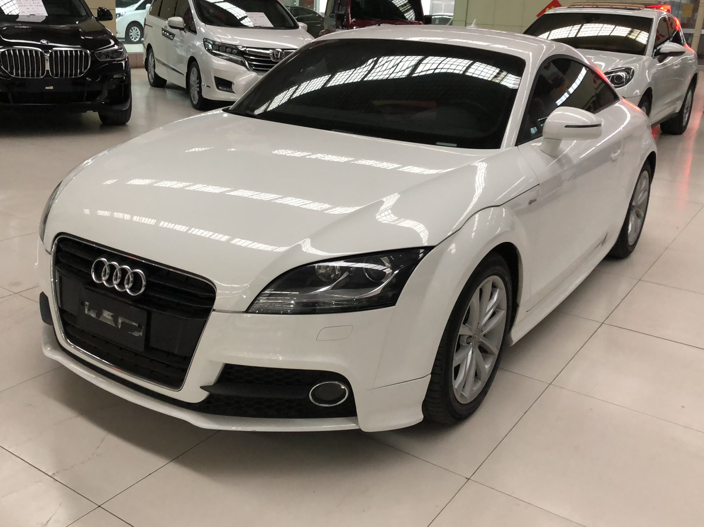 奥迪TT 2013款 TT Coupe 45 TFSI 白色经典版(进口)