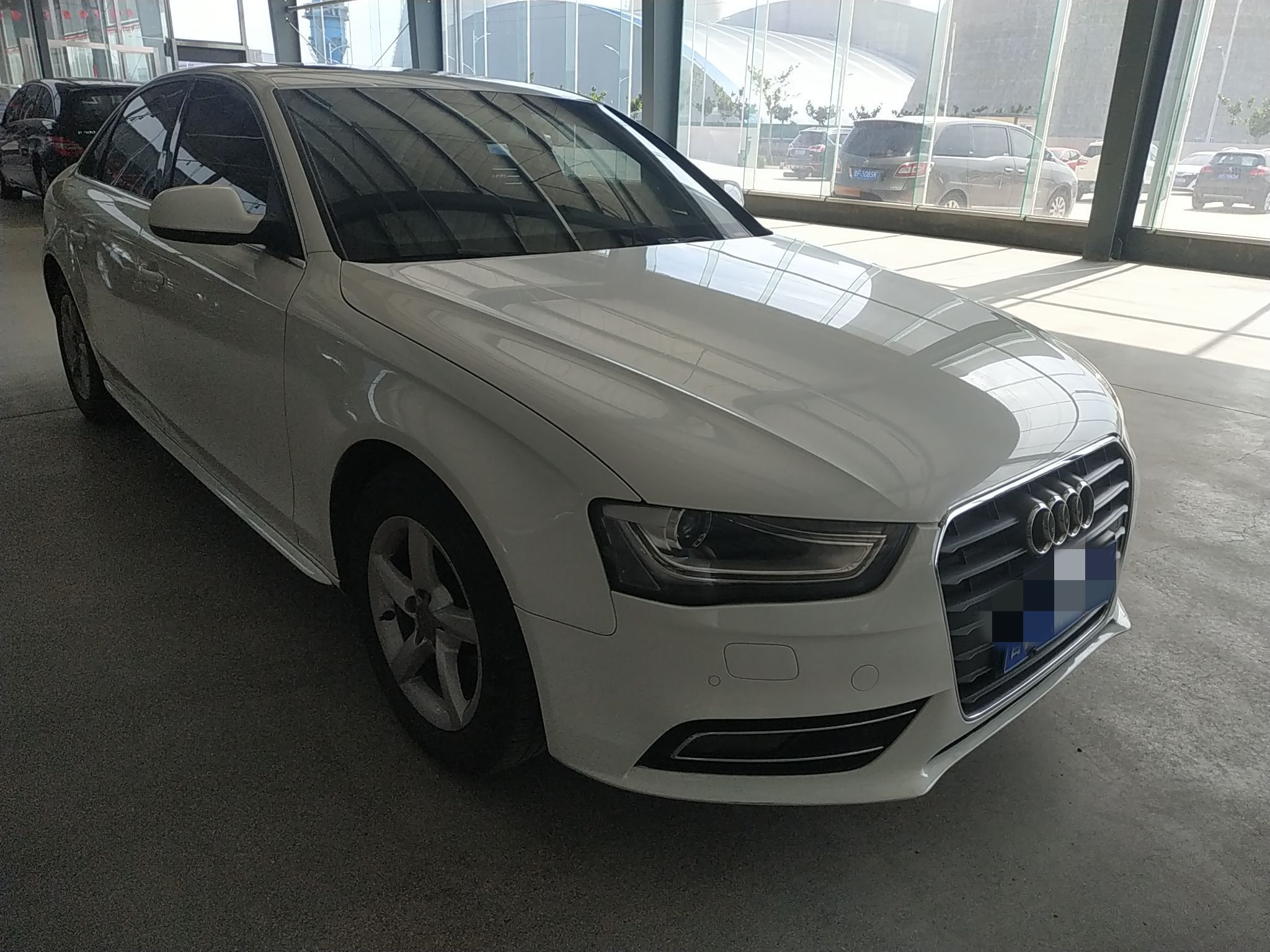 奥迪A4L 2013款 35 TFSI 自动标准型