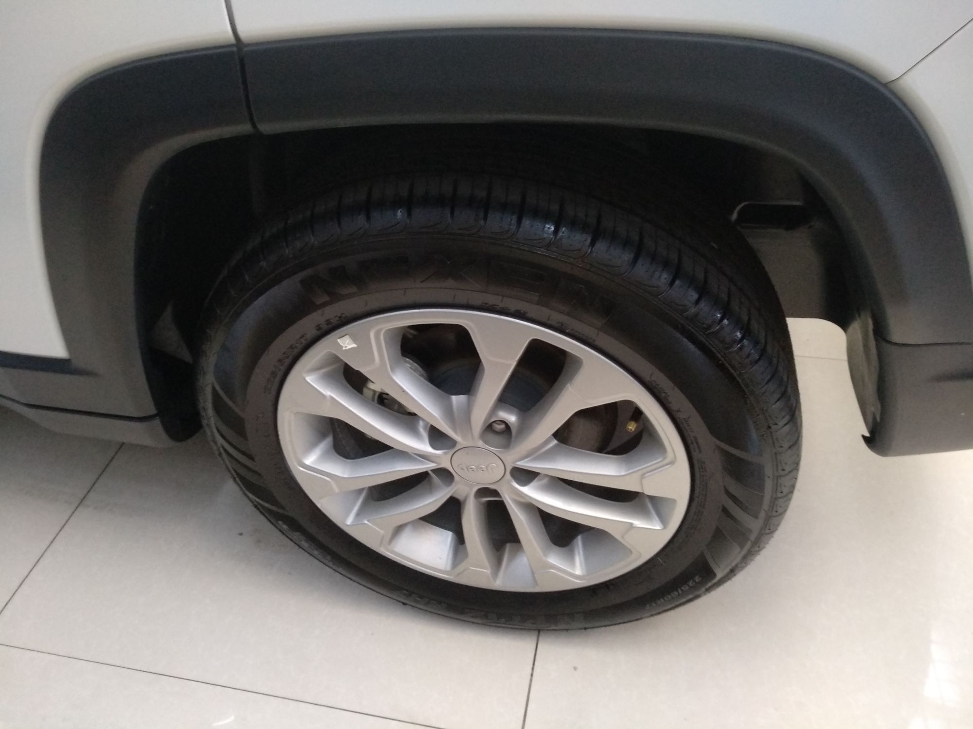 Jeep 指南者 2021款 220T 自动精英版