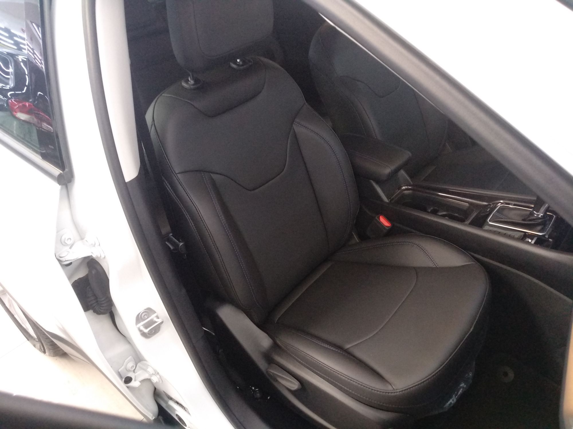 Jeep 指南者 2021款 220T 自动精英版