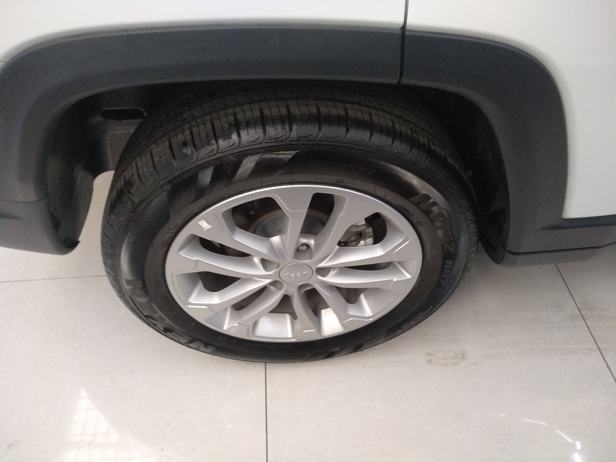 Jeep 指南者 2021款 220T 自动精英版