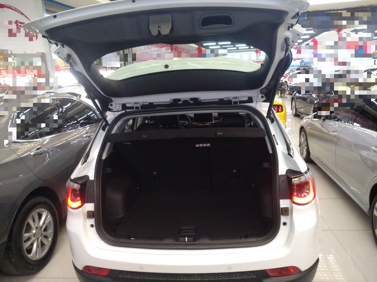 Jeep 指南者 2021款 220T 自动精英版