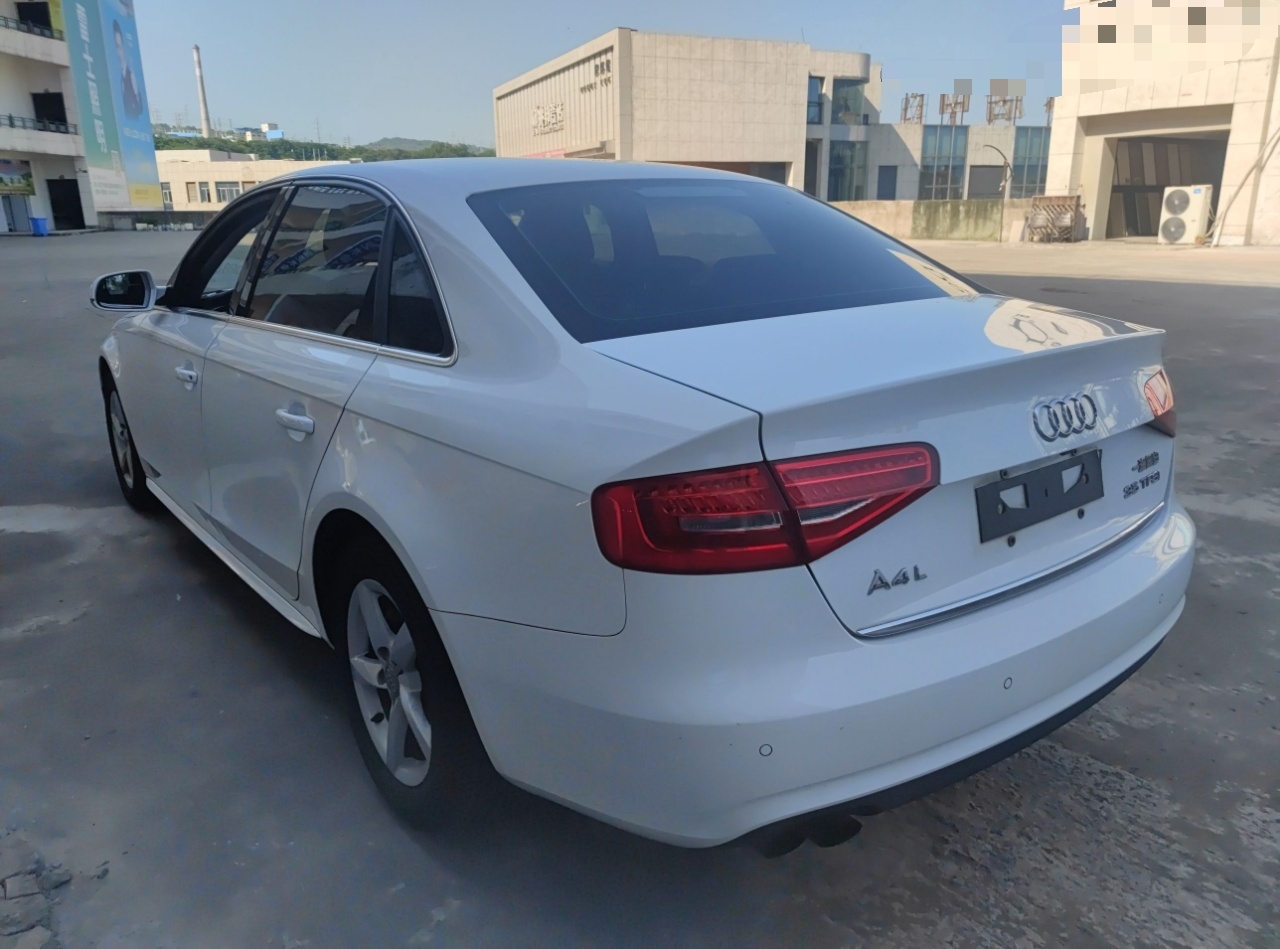 奥迪A4L 2013款 35 TFSI 自动标准型