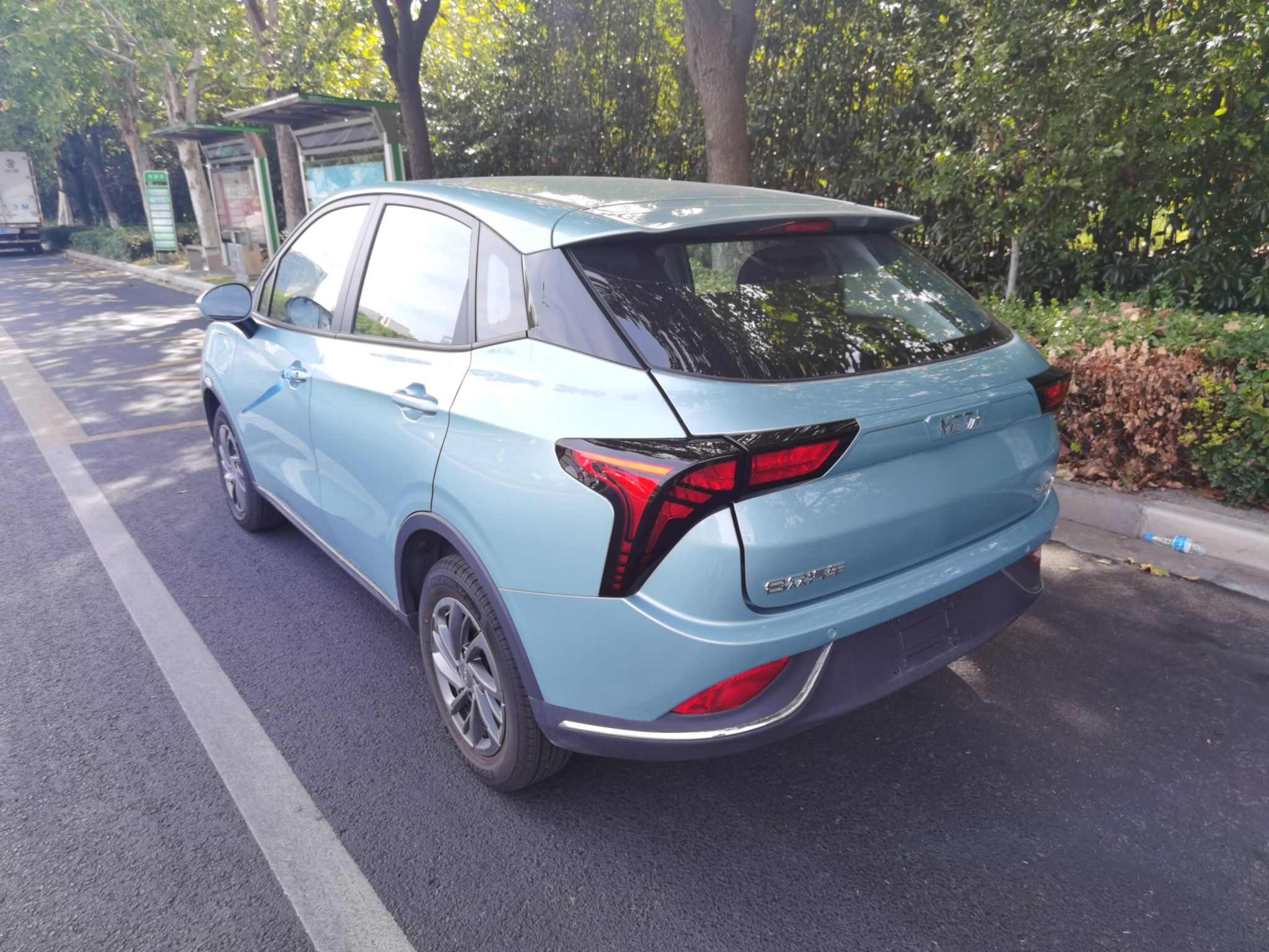 哪吒汽车 哪吒V 2022款 潮 300 Lite 三元锂