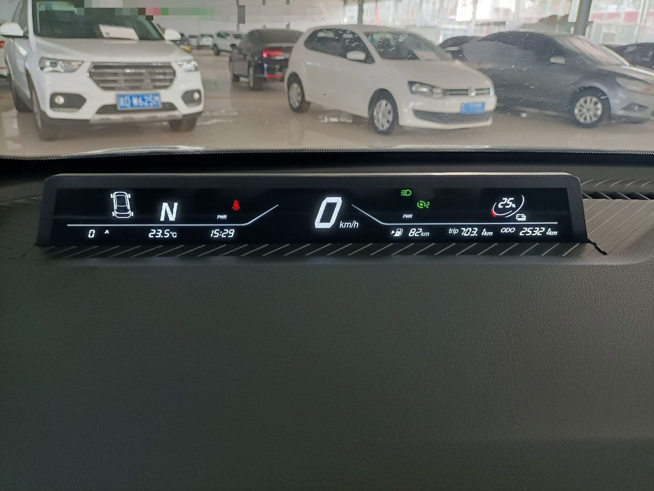 哪吒汽车 哪吒V 2021款 标准续航娱乐版