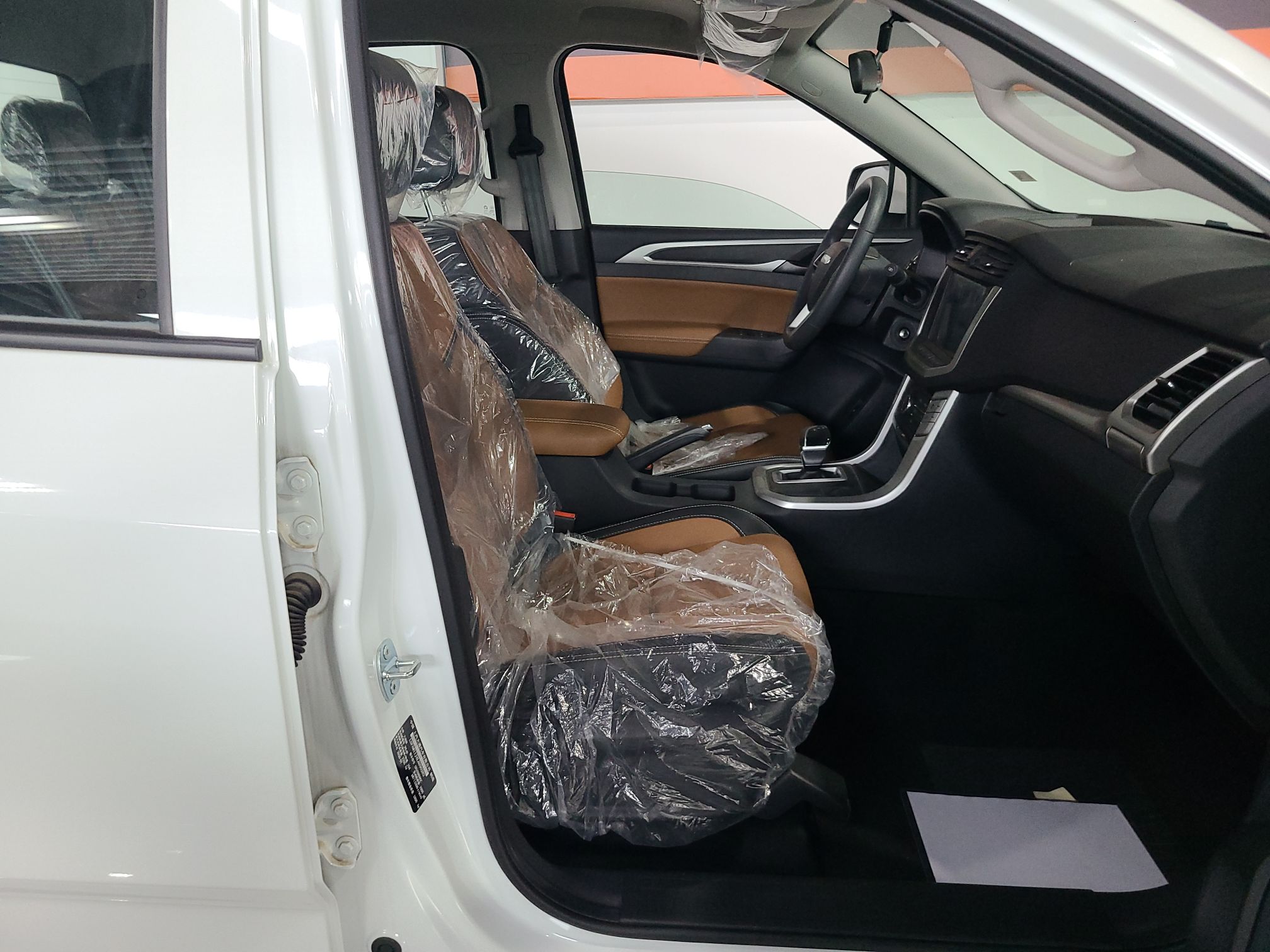 上汽MAXUS 上汽大通T70 2020款 2.0T汽油自动两驱精英型标厢高底盘