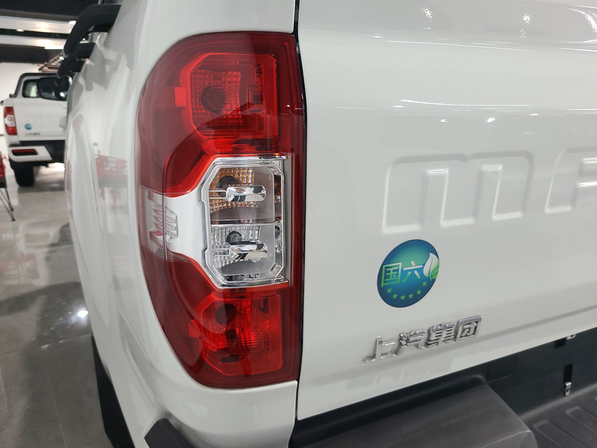 上汽MAXUS 上汽大通T70 2020款 2.0T汽油自动两驱精英型标厢高底盘