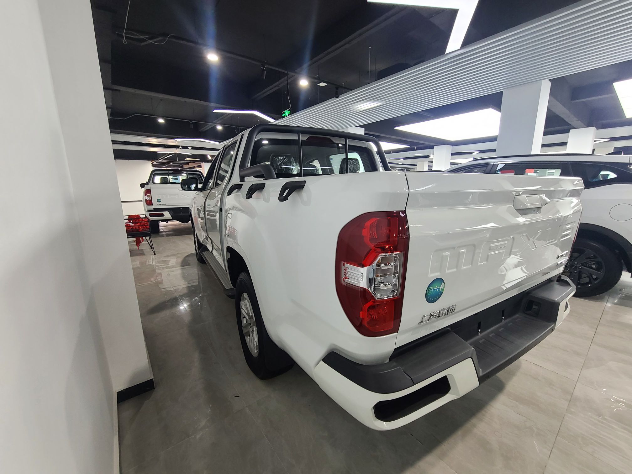 上汽MAXUS 上汽大通T70 2020款 2.0T汽油自动两驱精英型标厢高底盘