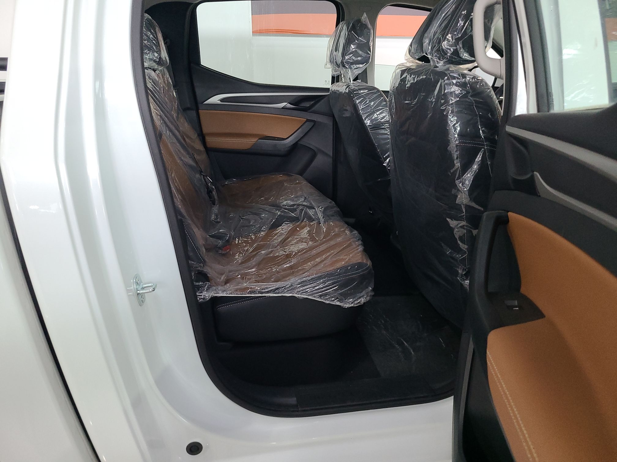 上汽MAXUS 上汽大通T70 2020款 2.0T汽油自动两驱精英型标厢高底盘