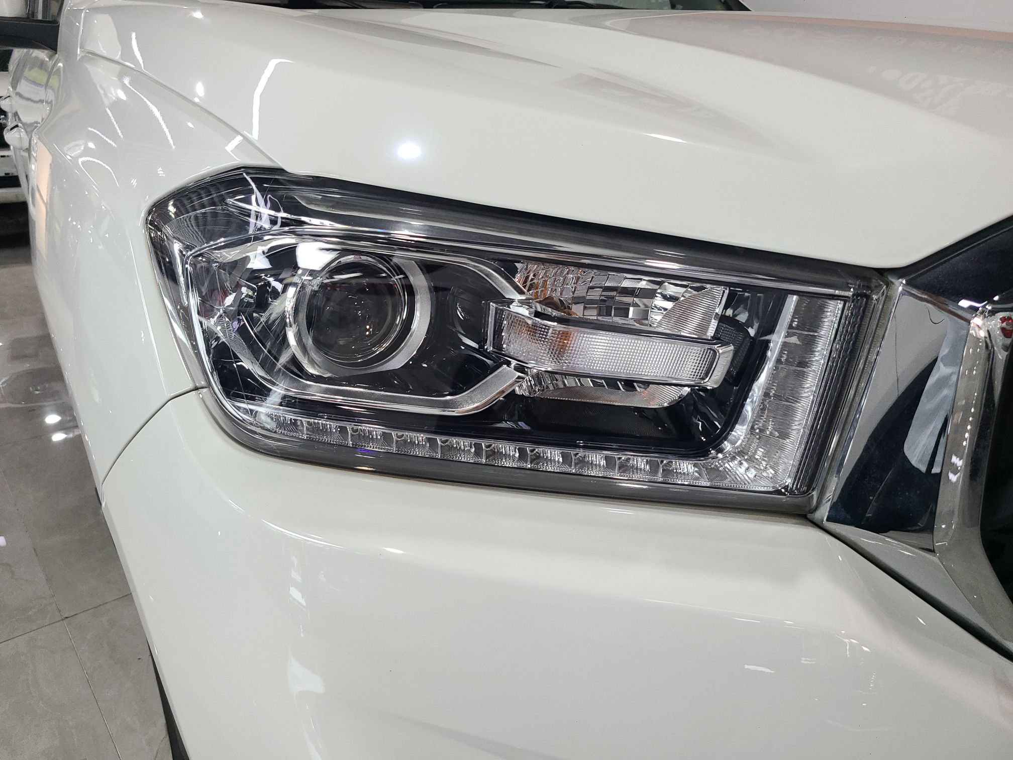 上汽MAXUS 上汽大通T70 2020款 2.0T汽油自动两驱精英型标厢高底盘