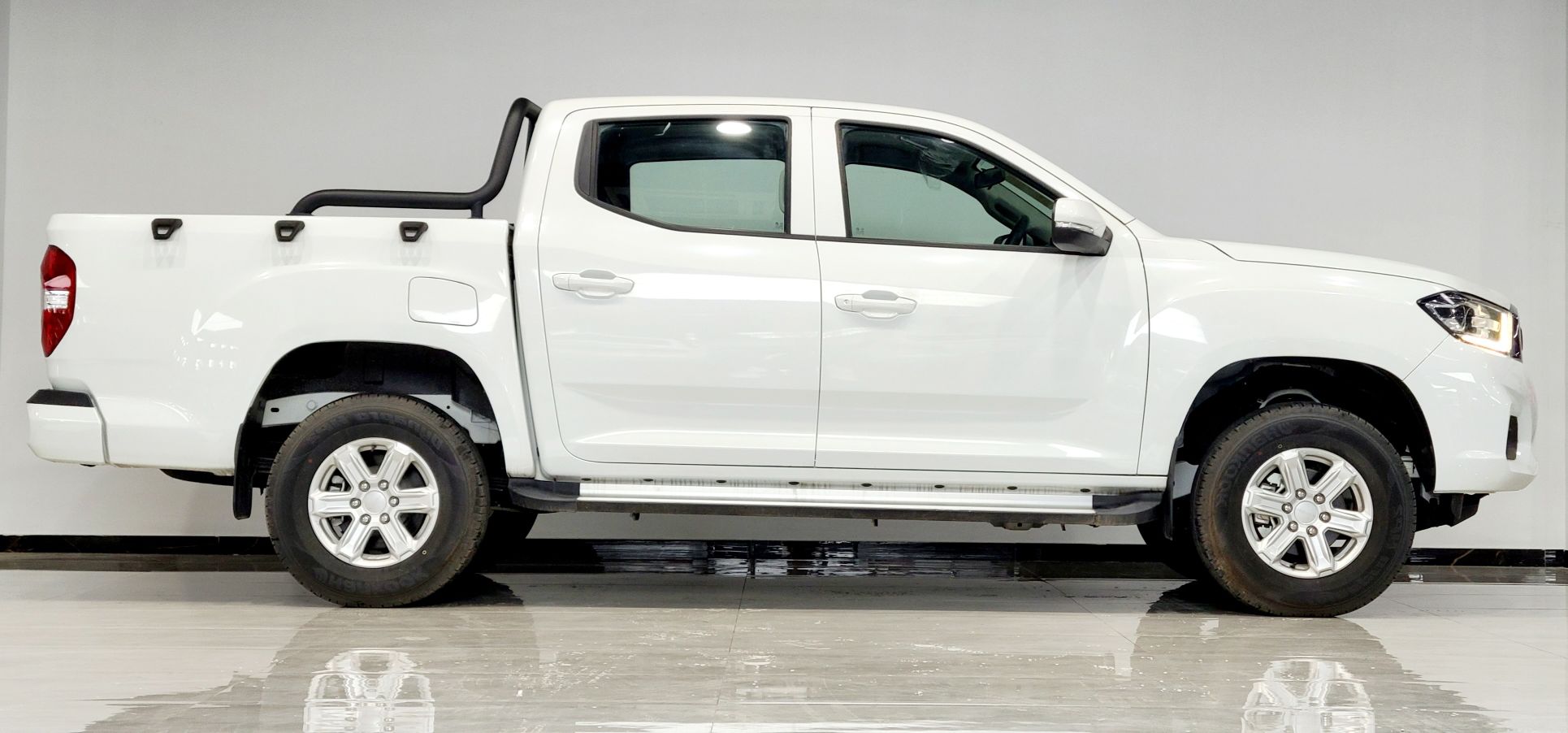 上汽MAXUS 上汽大通T70 2020款 2.0T汽油自动两驱精英型标厢高底盘