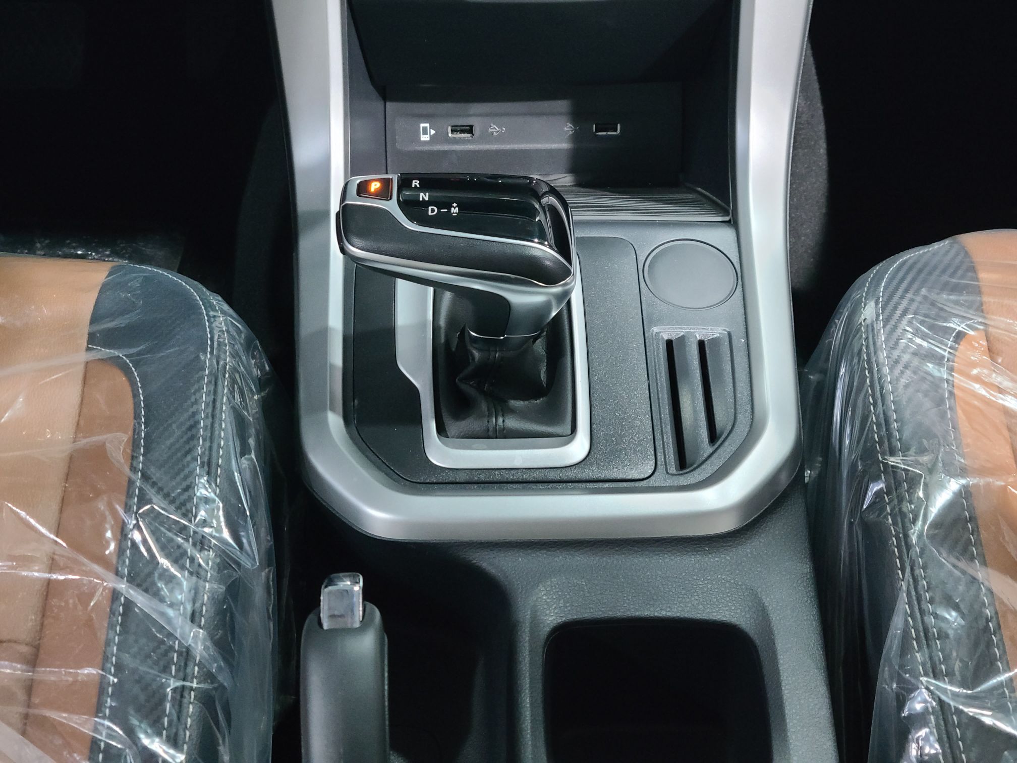 上汽MAXUS 上汽大通T70 2020款 2.0T汽油自动两驱精英型标厢高底盘