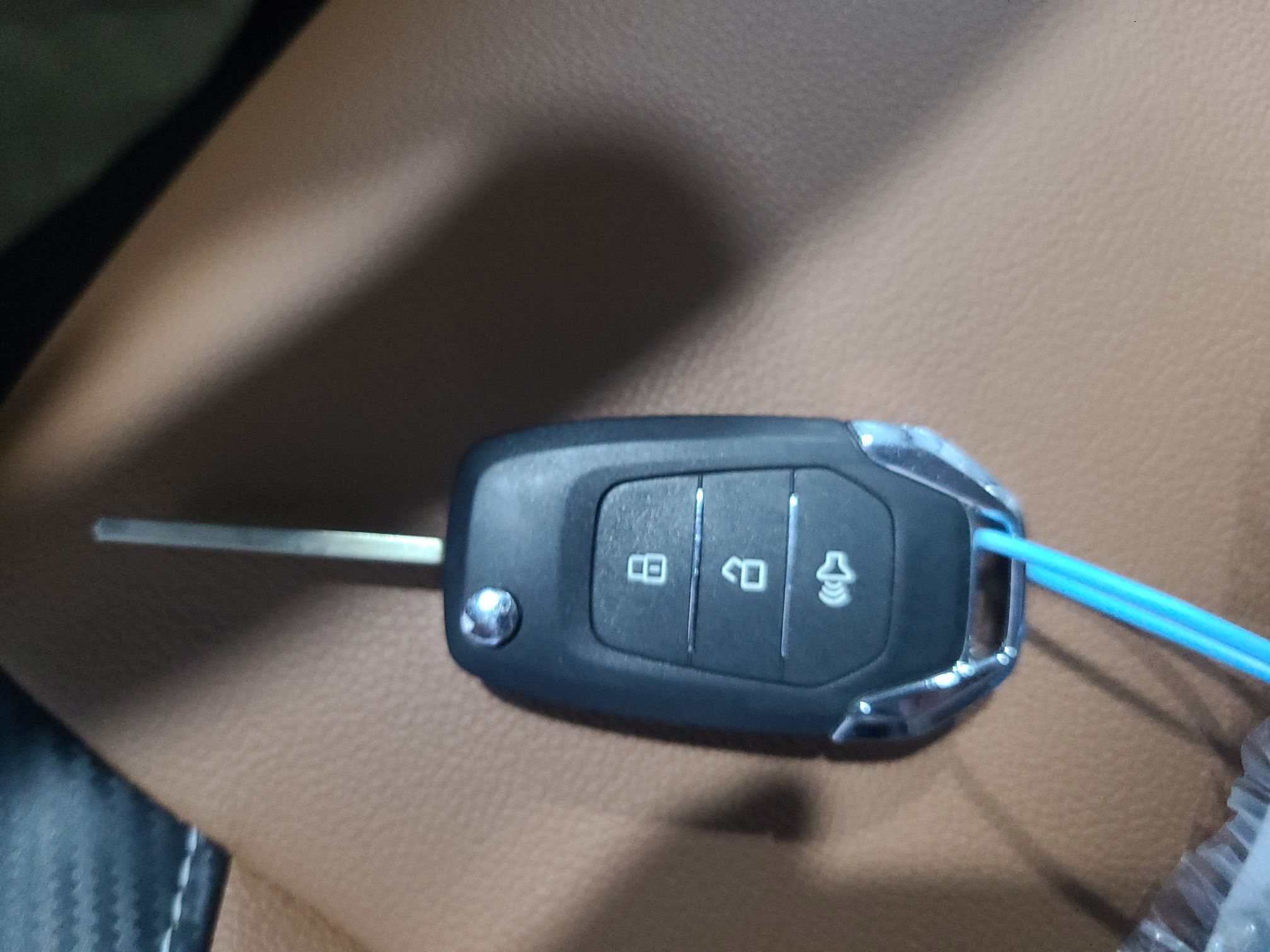 上汽MAXUS 上汽大通T70 2020款 2.0T汽油自动两驱精英型标厢高底盘