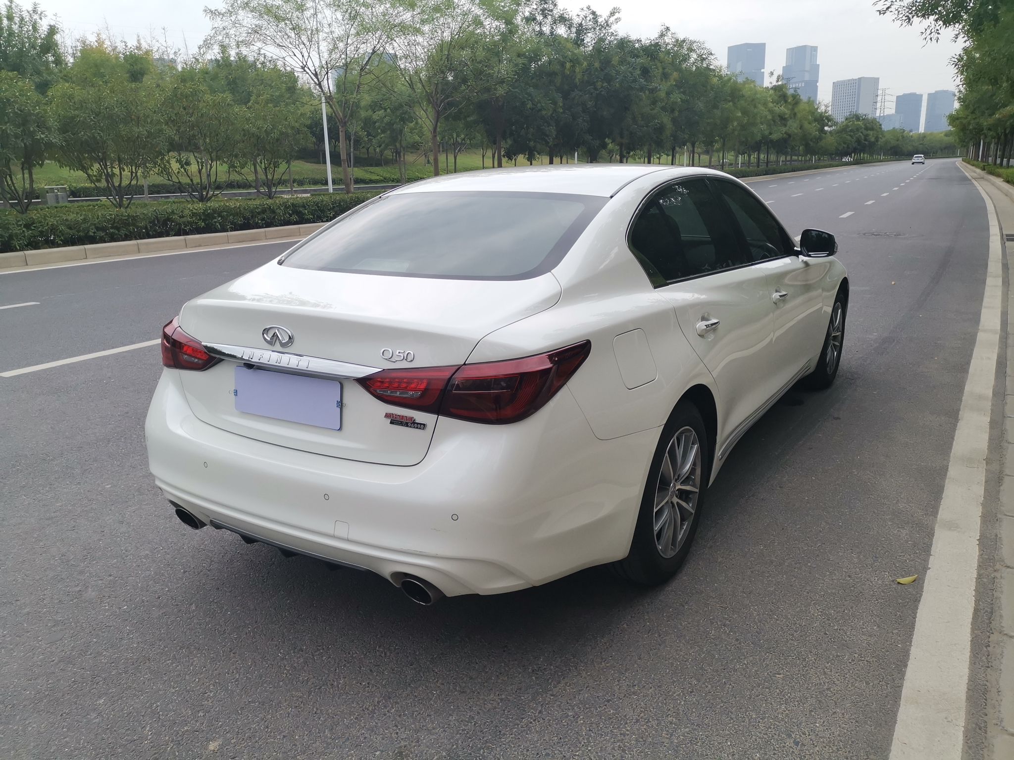 英菲尼迪Q50L 2018款 2.0T 舒适版 国VI