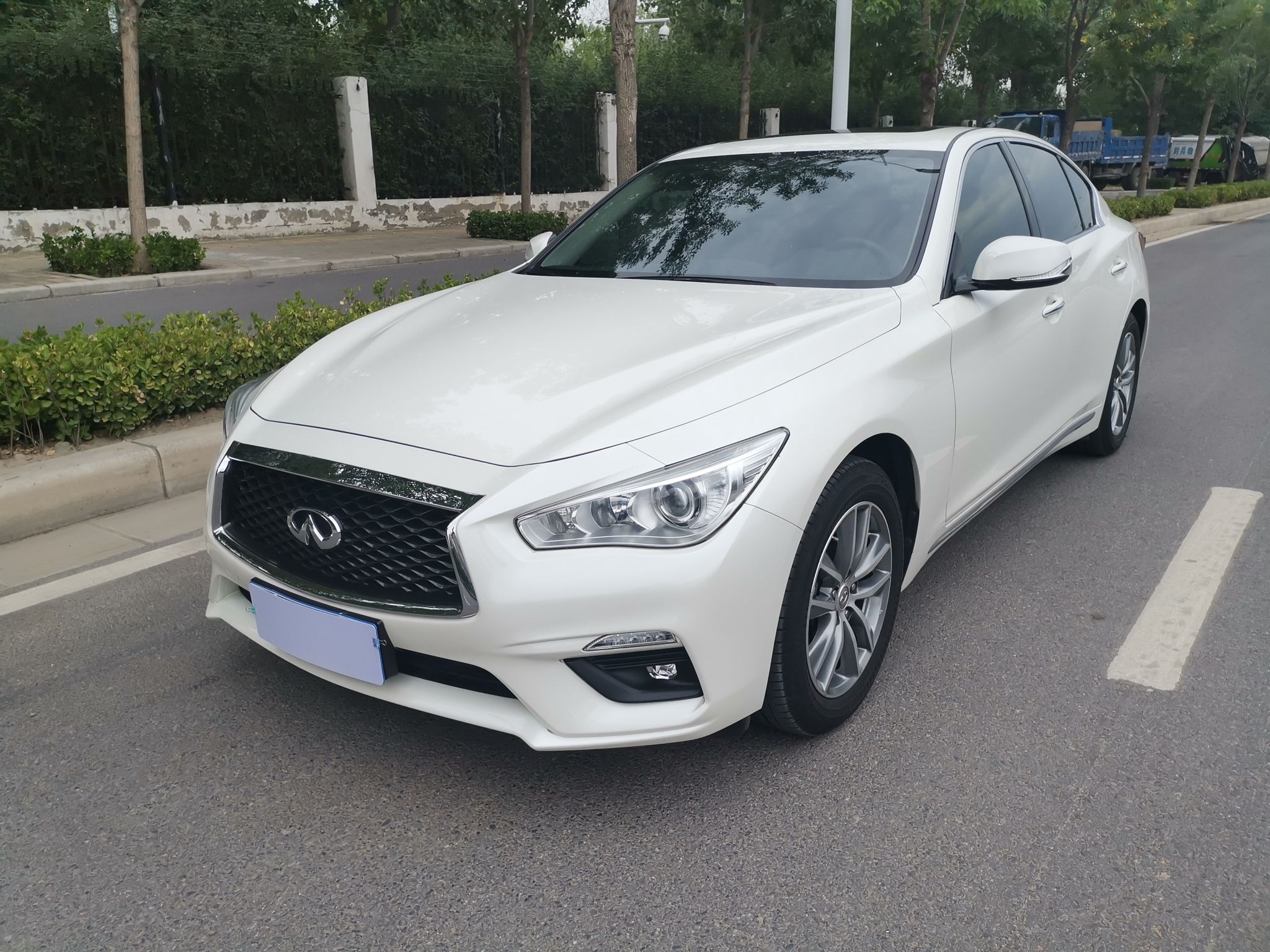 英菲尼迪Q50L 2018款 2.0T 舒适版 国VI