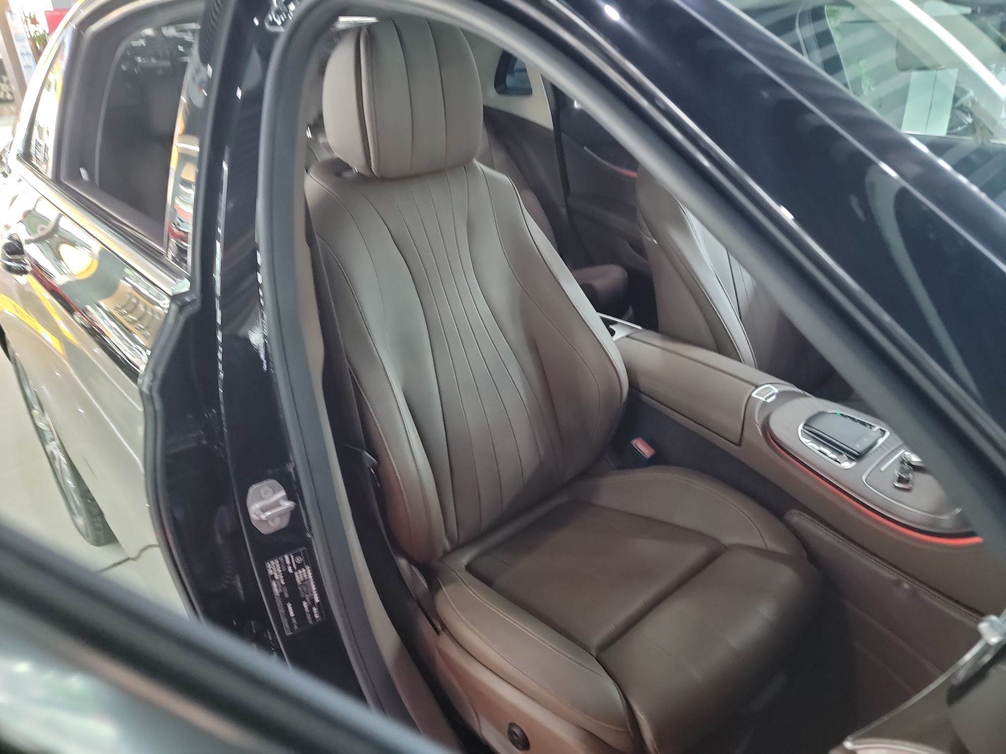 奔驰E级 2020款 改款 E 260 L 4MATIC