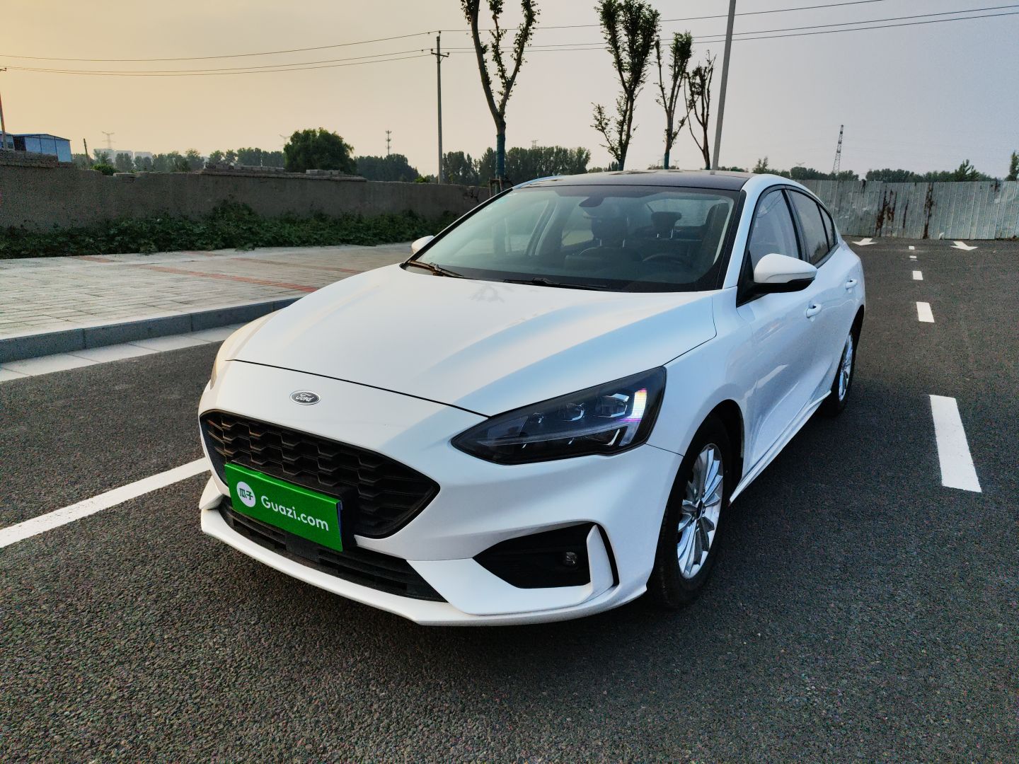 福特 福克斯 2020款 三厢 EcoBoost 180 自动锋潮型