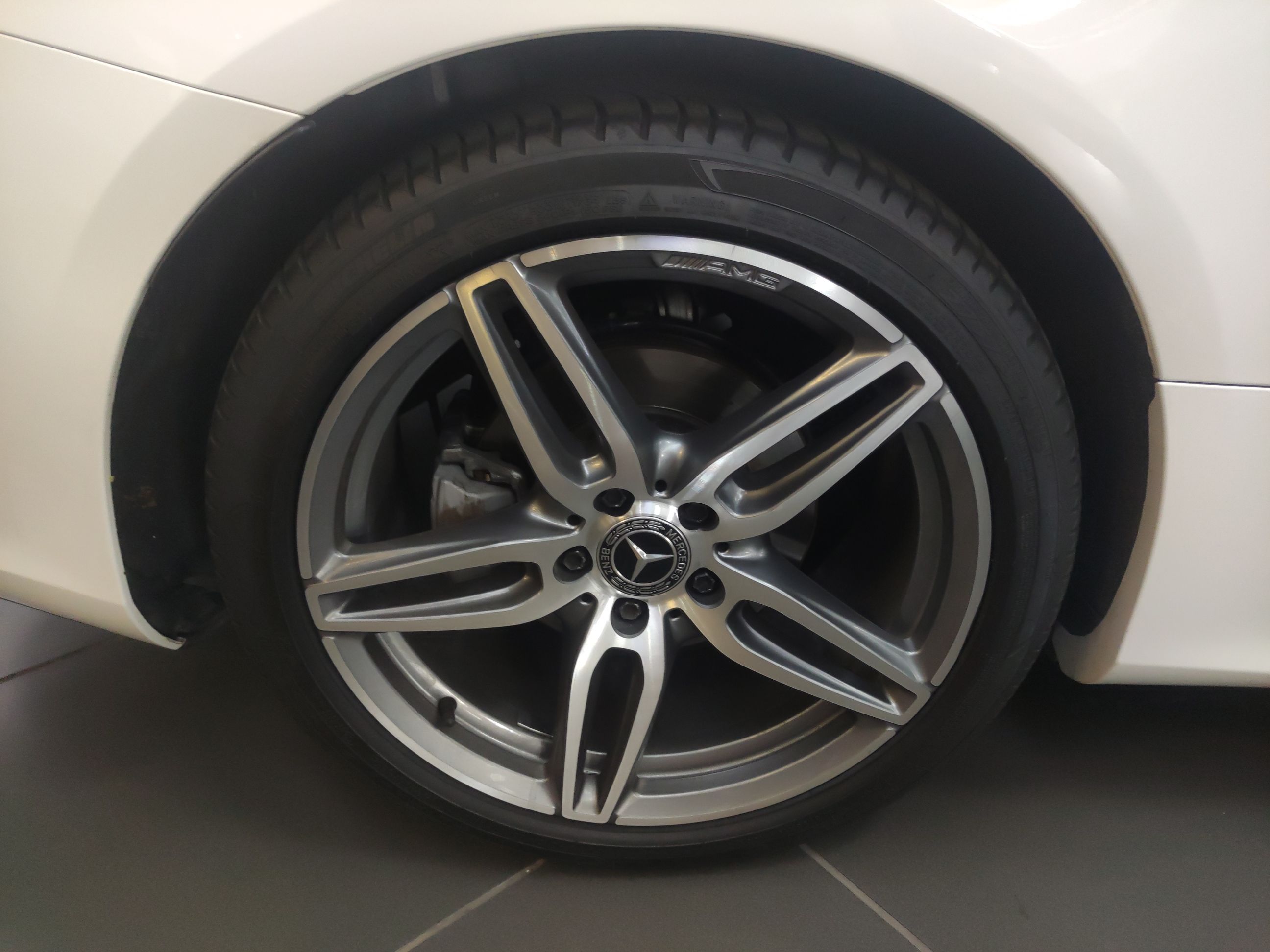 奔驰E级 2018款 E 200 轿跑车(进口)