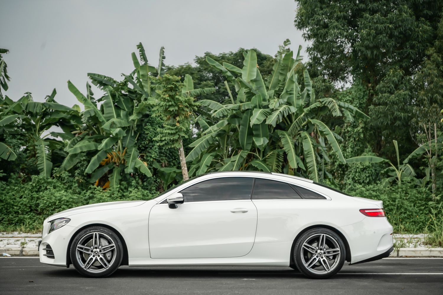 奔驰E级 2018款 E 200 轿跑车(进口)