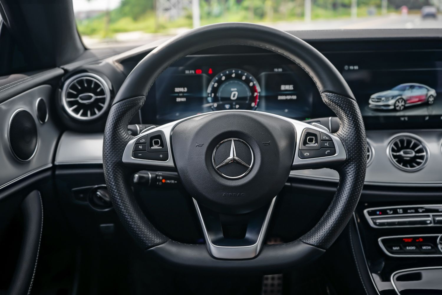 奔驰E级 2018款 E 200 轿跑车(进口)