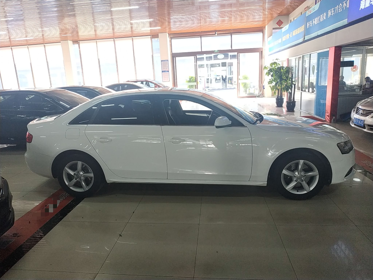 奥迪A4L 2013款 35 TFSI 自动标准型