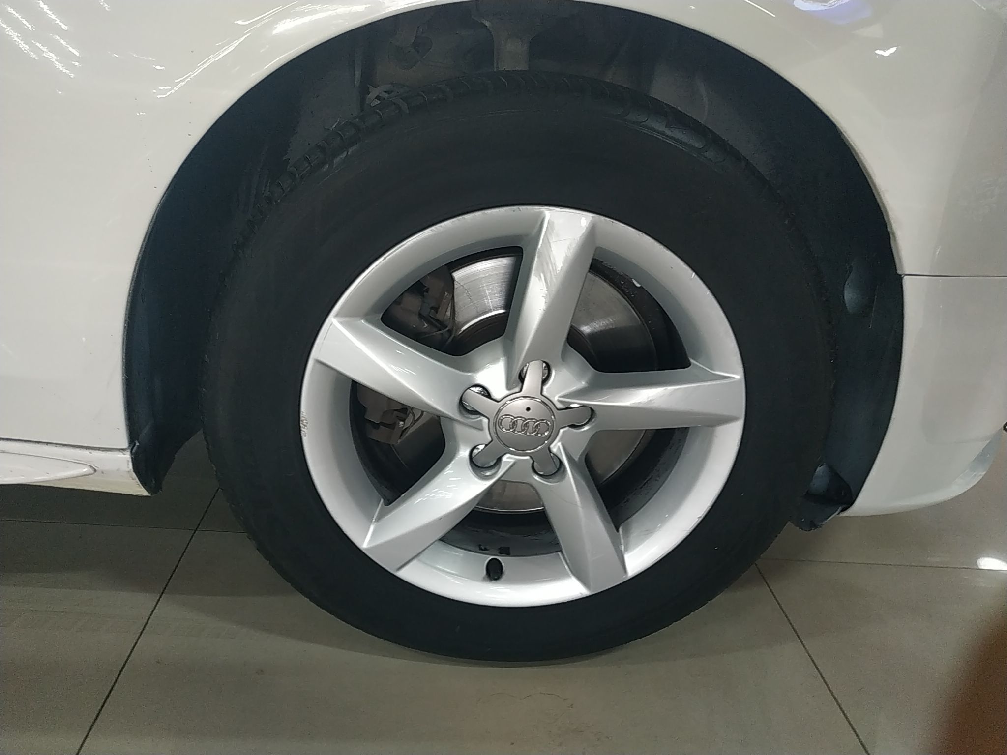 奥迪A4L 2013款 35 TFSI 自动标准型