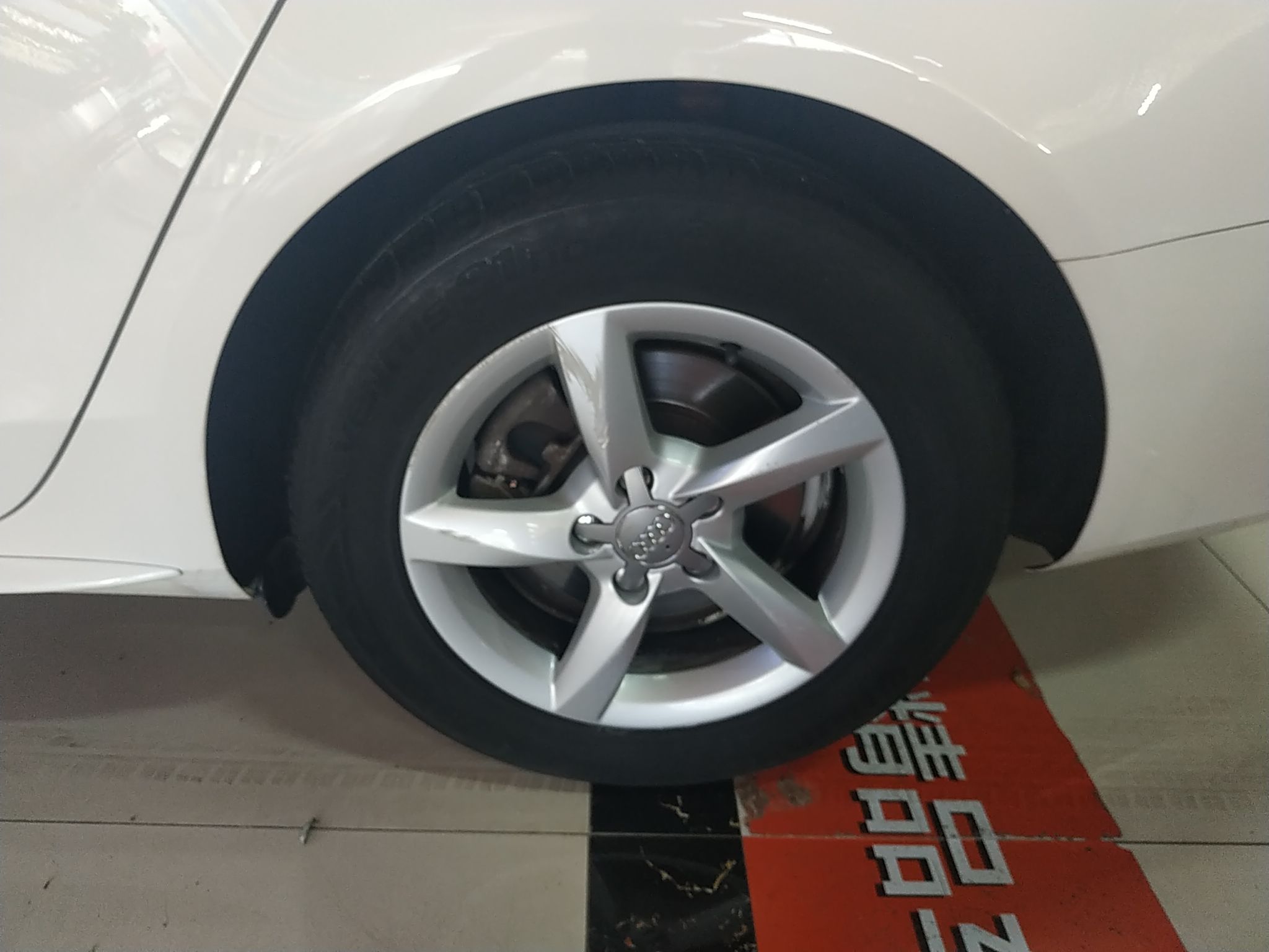 奥迪A4L 2013款 35 TFSI 自动标准型