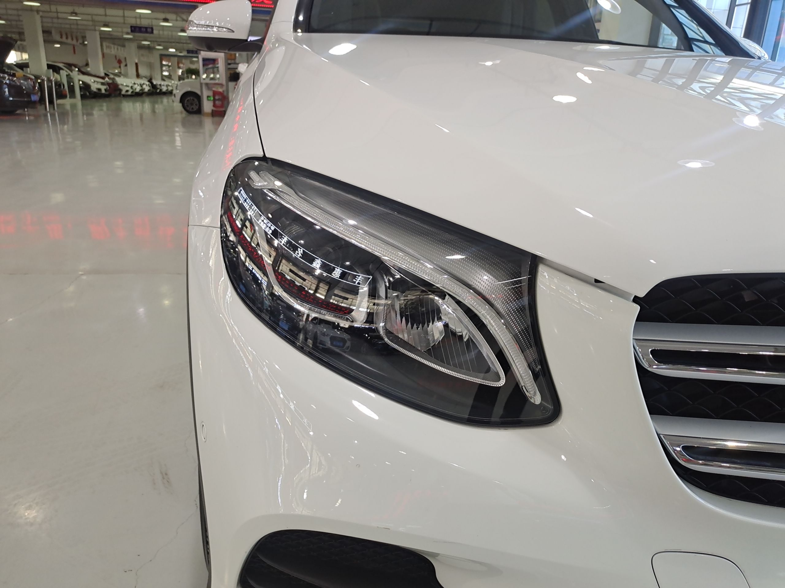 奔驰GLC级 2018款 改款 GLC 260 4MATIC 豪华型