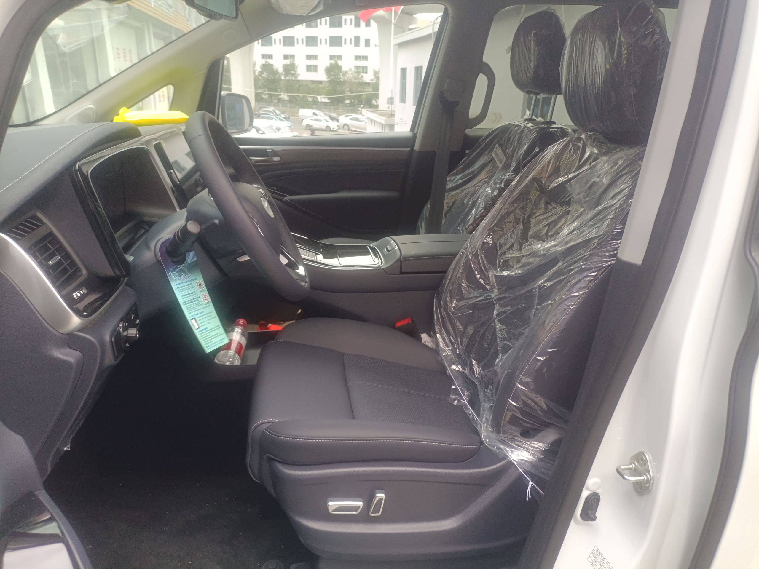 广汽传祺 传祺M8 2023款 领秀系列 390T 尊贵版