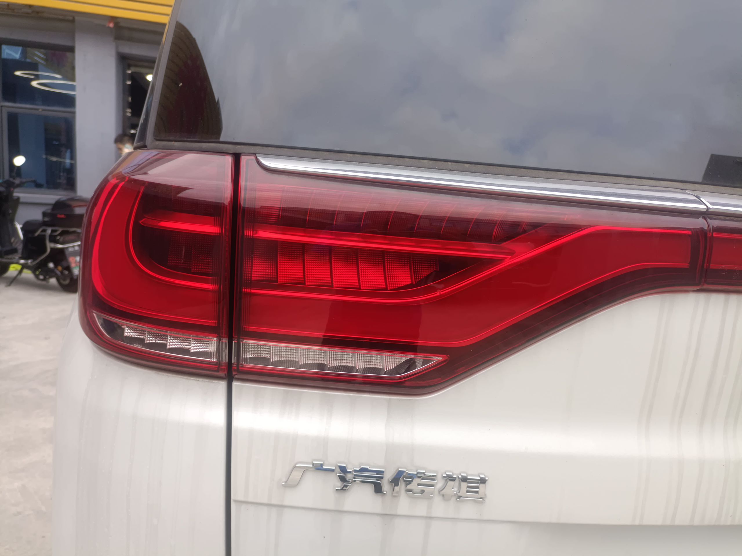 广汽传祺 传祺M8 2023款 领秀系列 390T 尊贵版