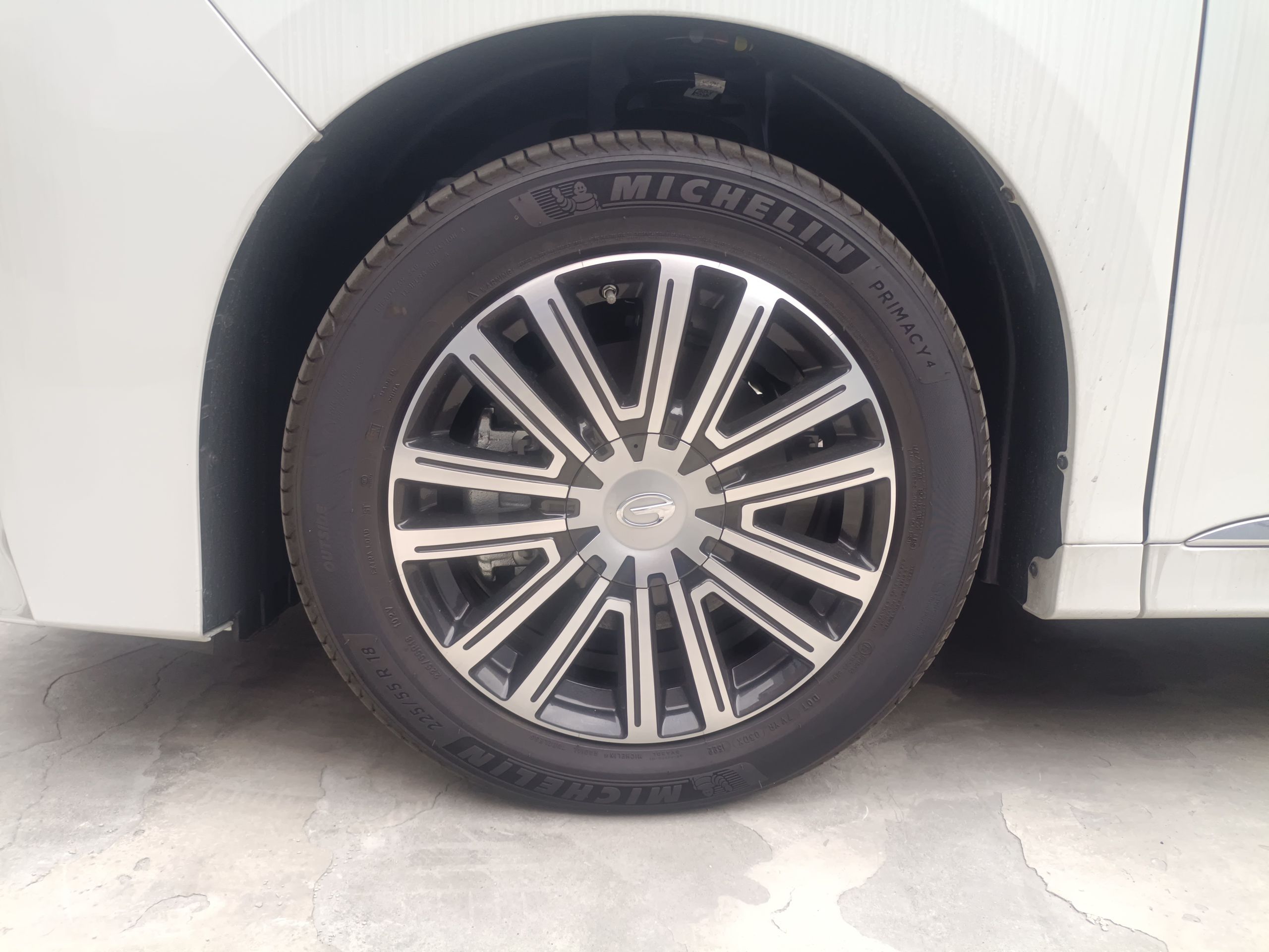 广汽传祺 传祺M8 2023款 领秀系列 390T 尊贵版