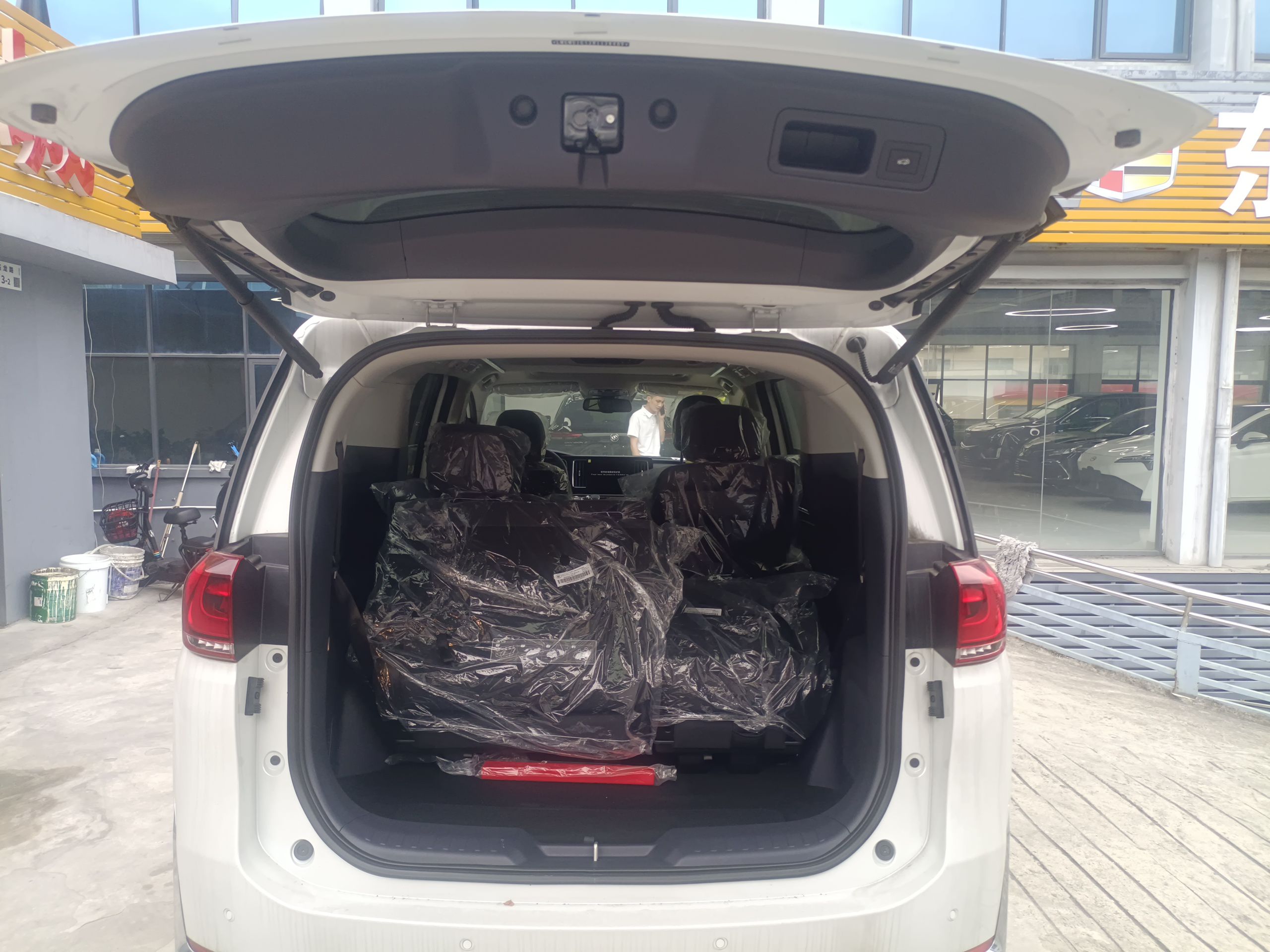 广汽传祺 传祺M8 2023款 领秀系列 390T 尊贵版