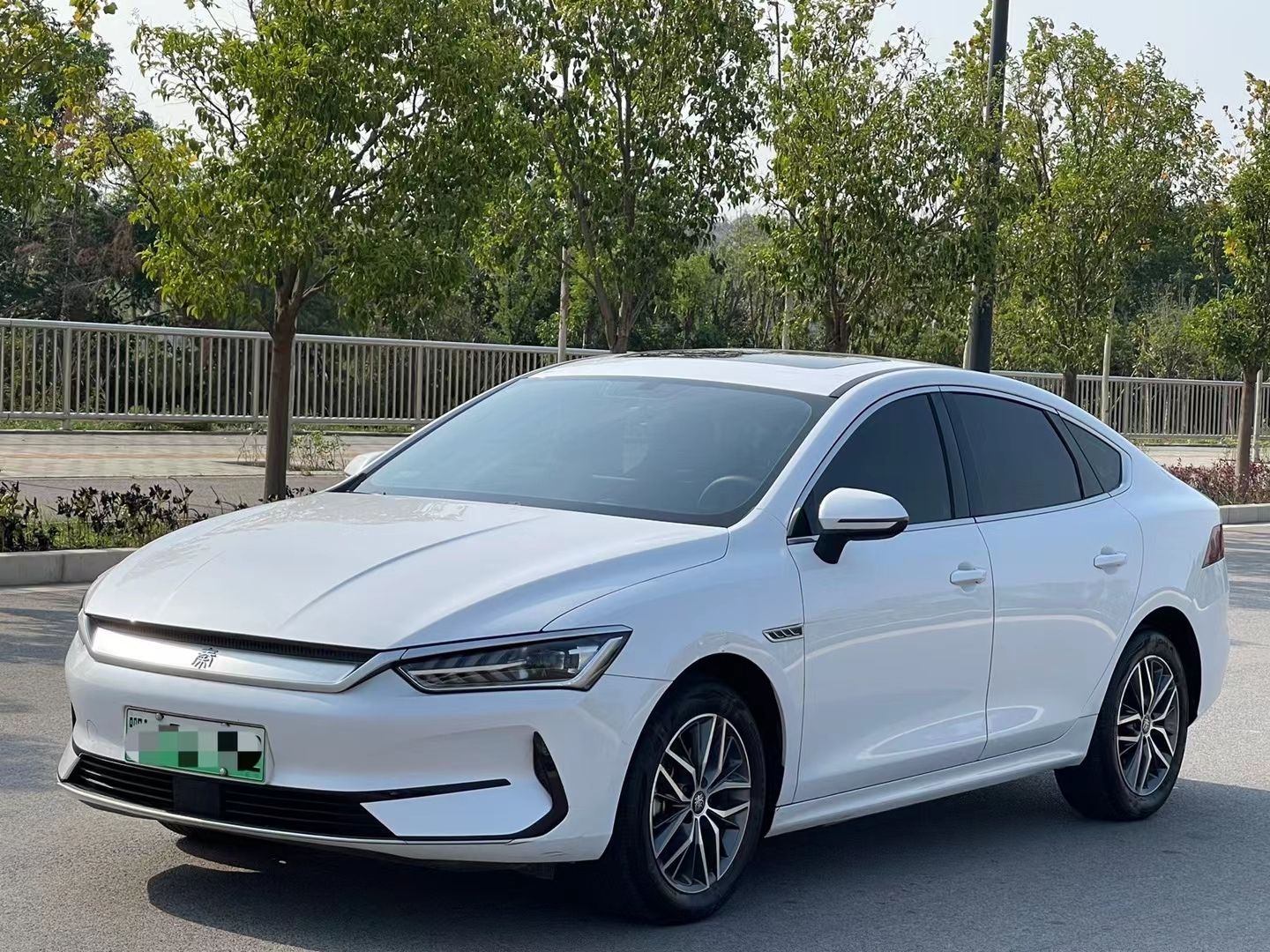 比亚迪 秦PLUS 2021款 EV 400KM 豪华型