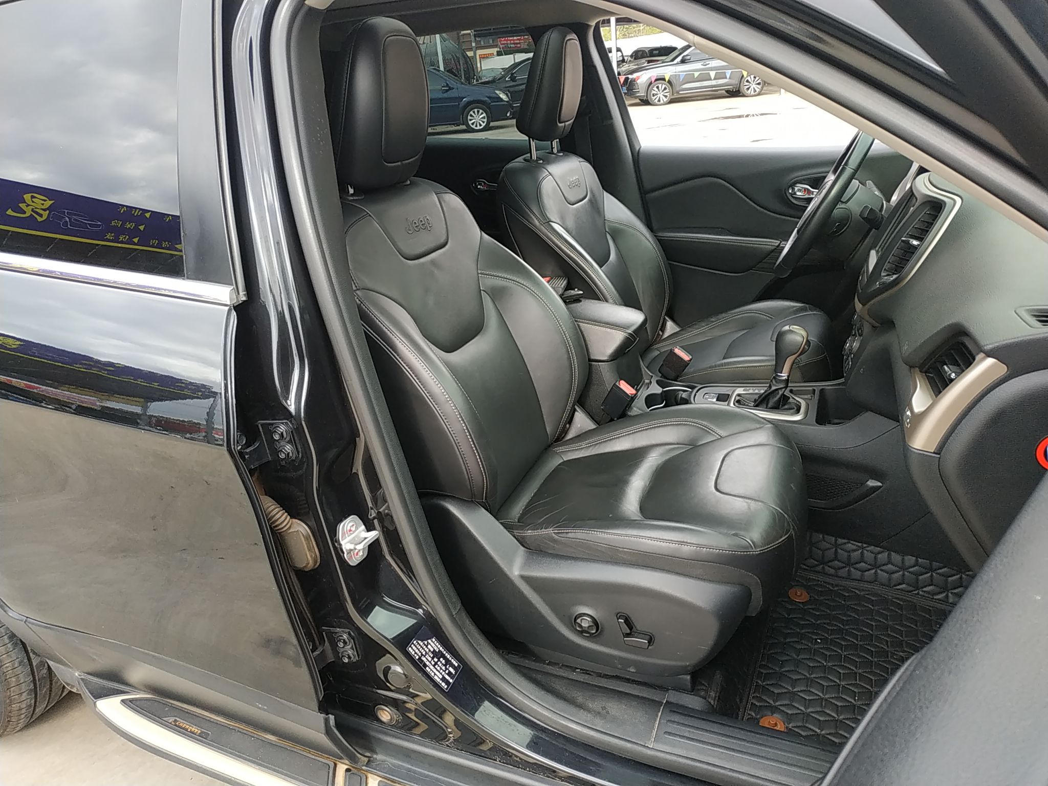 Jeep 自由光 2016款 2.0L 优越版