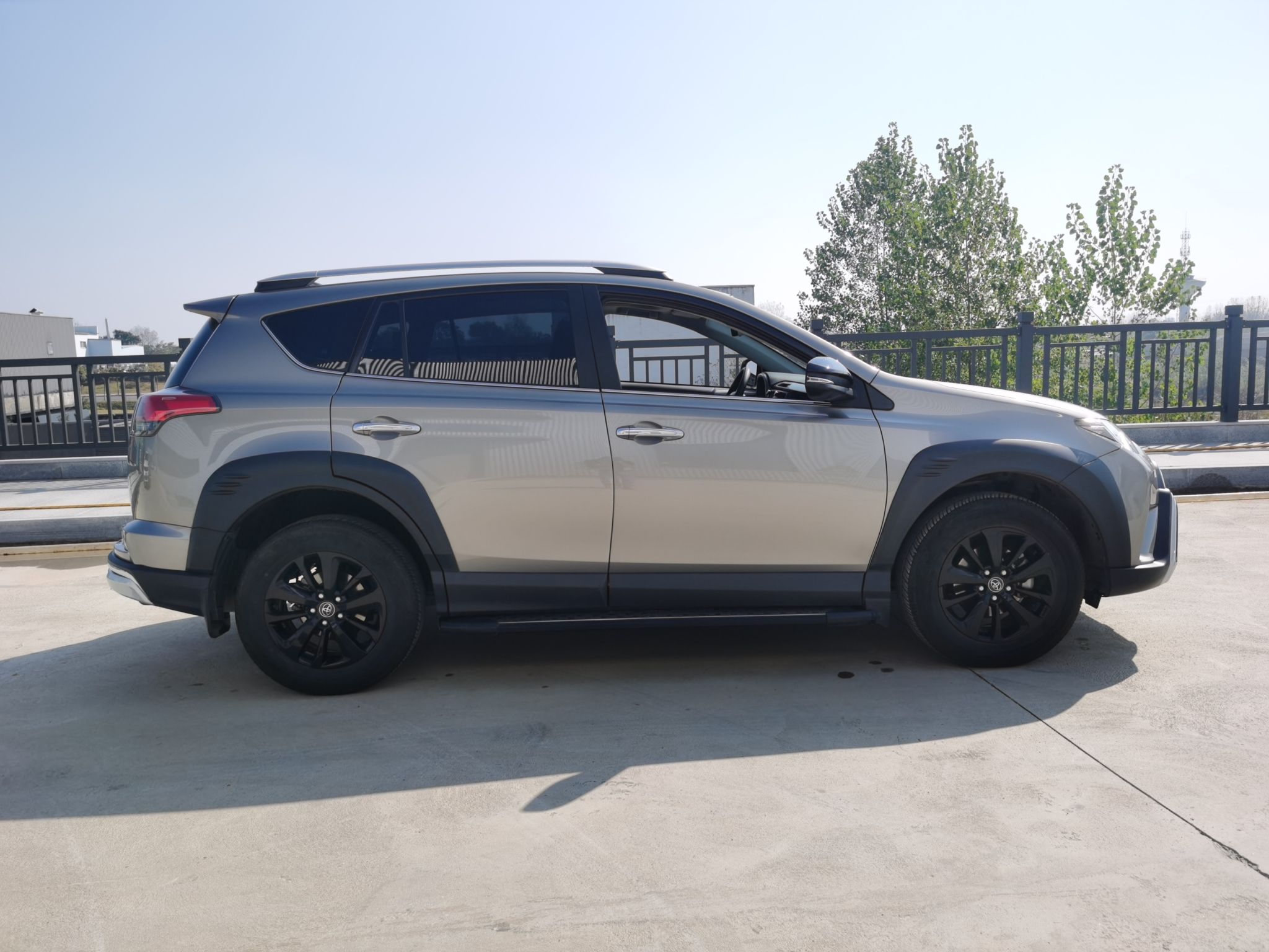 丰田 RAV4 2019款 2.0L CVT两驱风尚X限量版 国V