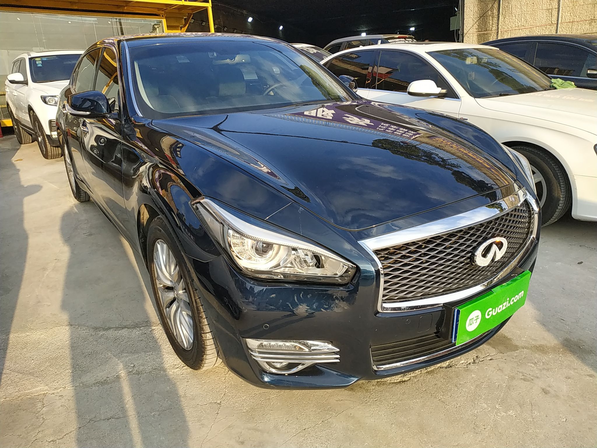 英菲尼迪Q70L 2019款 Q70L 2.0T 悦享版(进口)