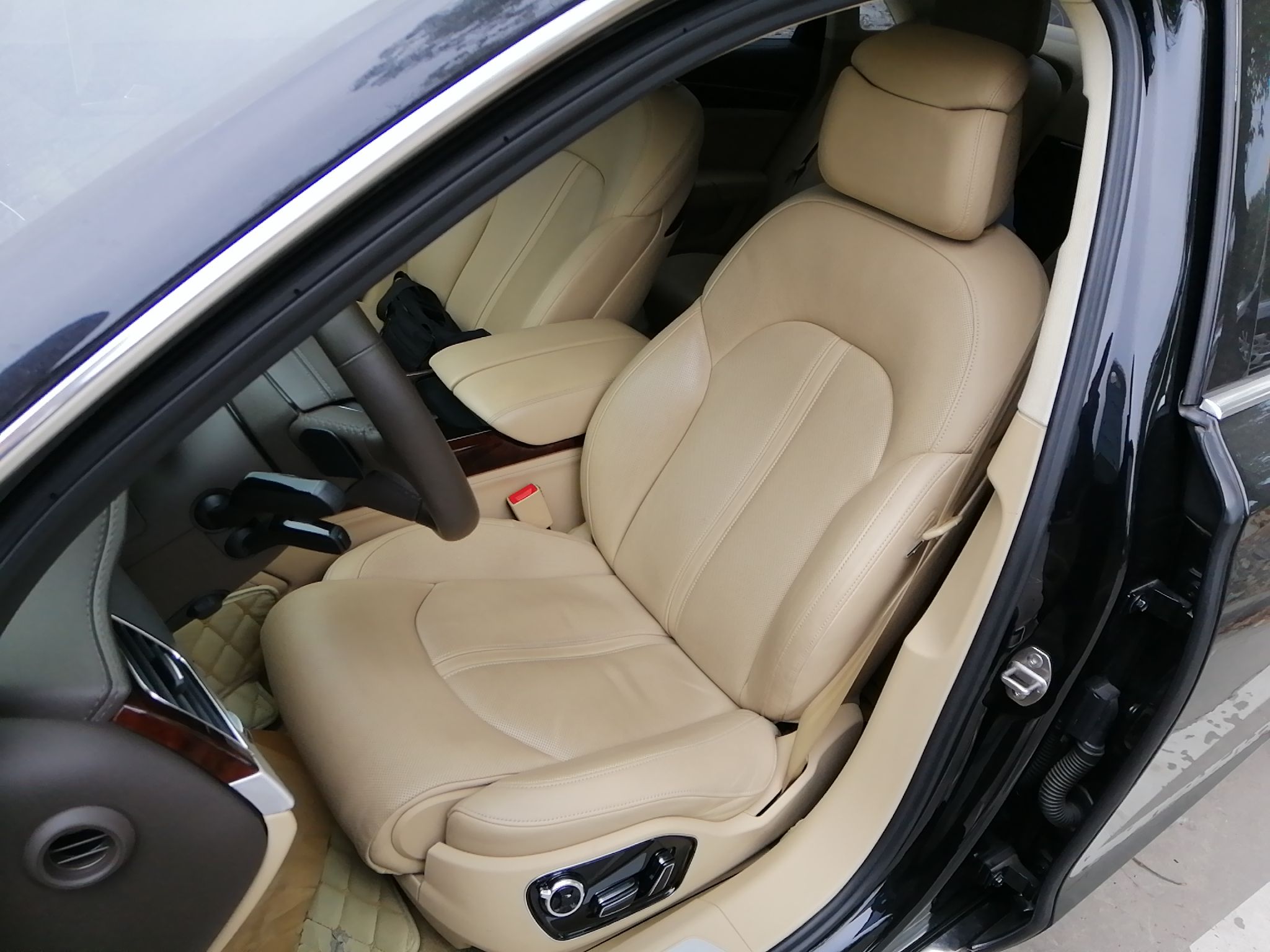 奥迪A8L 2013款 A8L 45 TFSI quattro豪华型(进口)