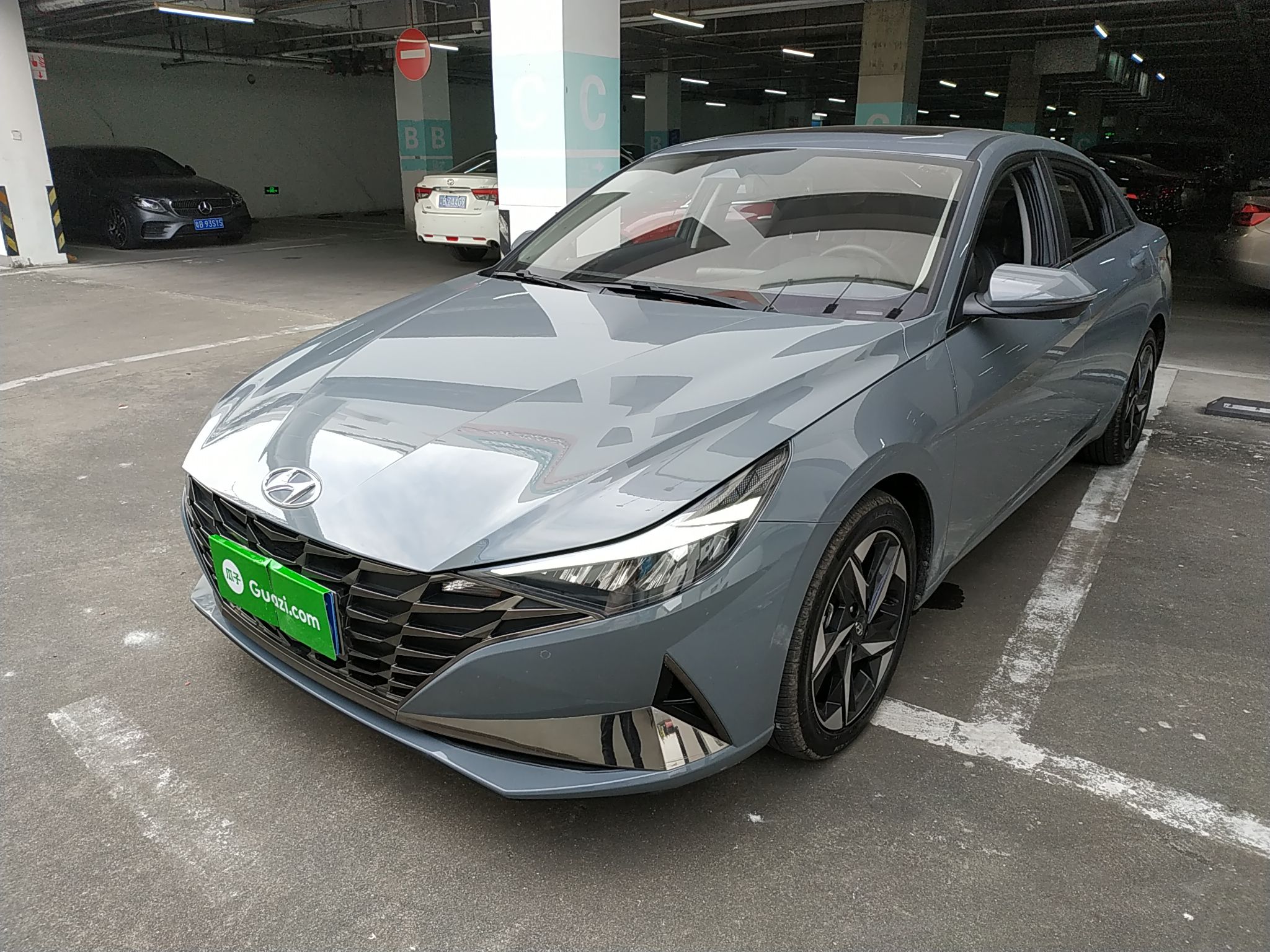 现代 伊兰特 2021款 1.5L LUX尊贵版