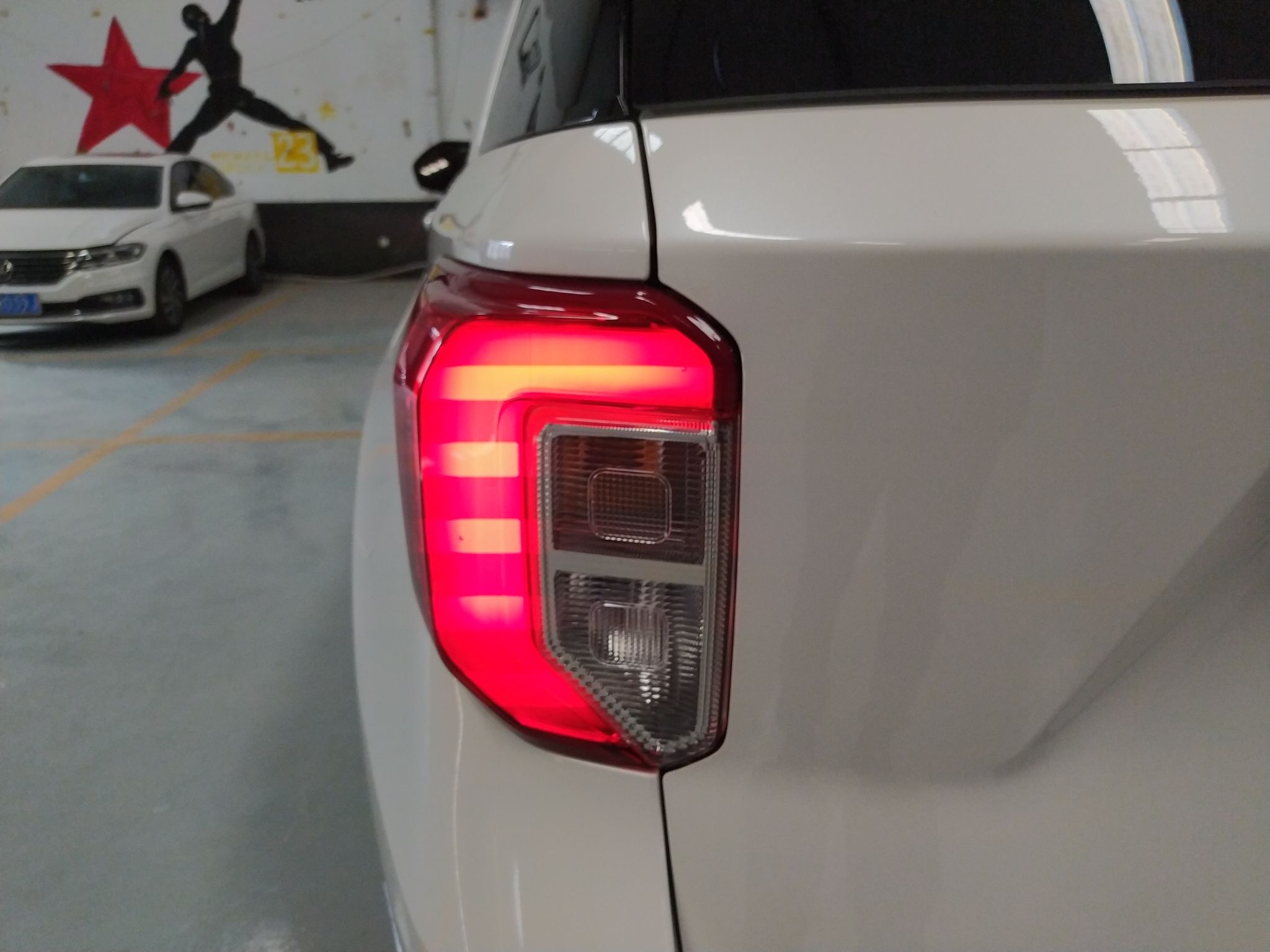 福特 探险者 2020款 EcoBoost 285 后驱风尚版 7座