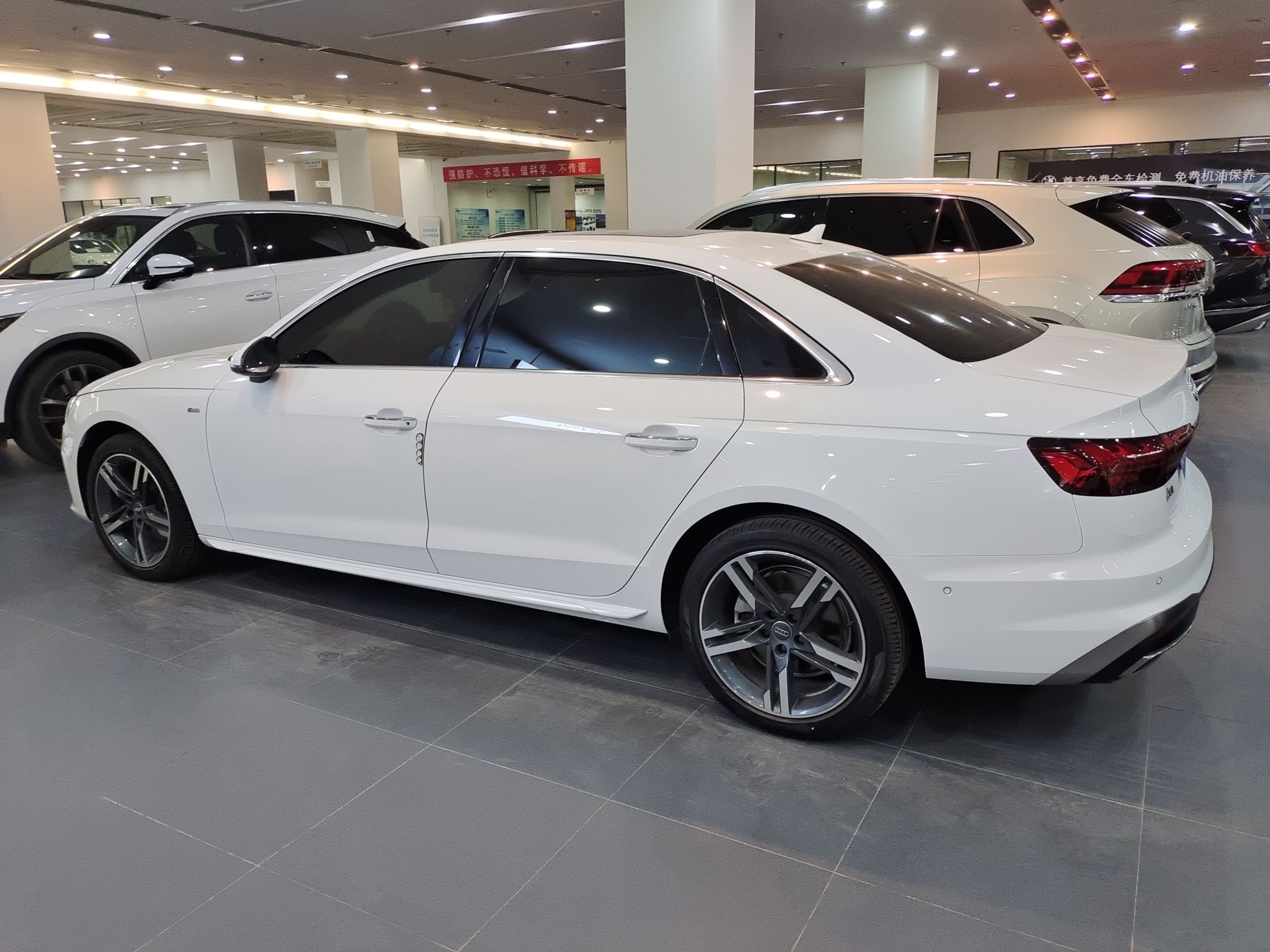 奥迪A4L 2020款 40 TFSI quattro 豪华动感型