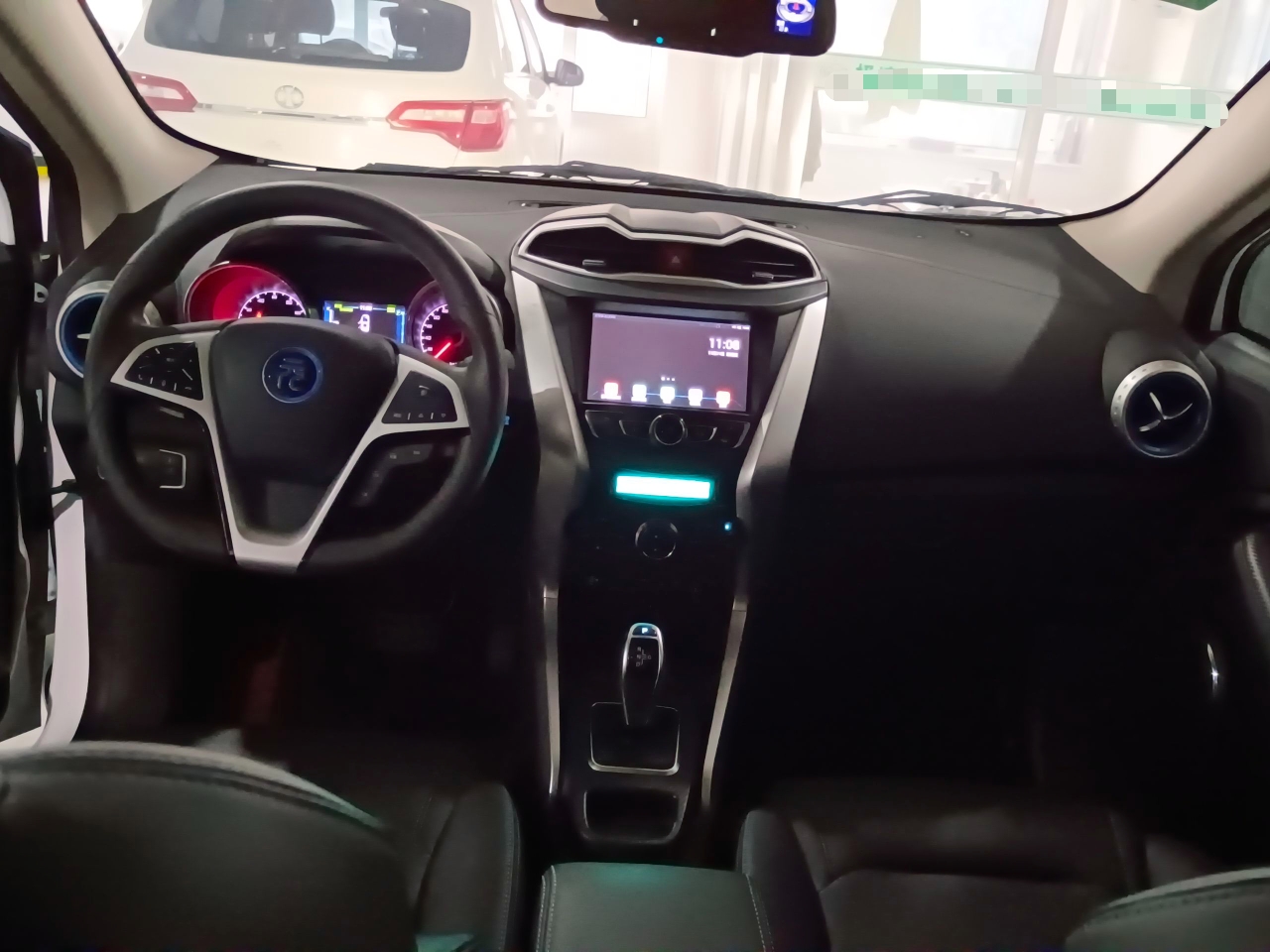 比亚迪 元新能源 2018款 EV360 智联炫酷型