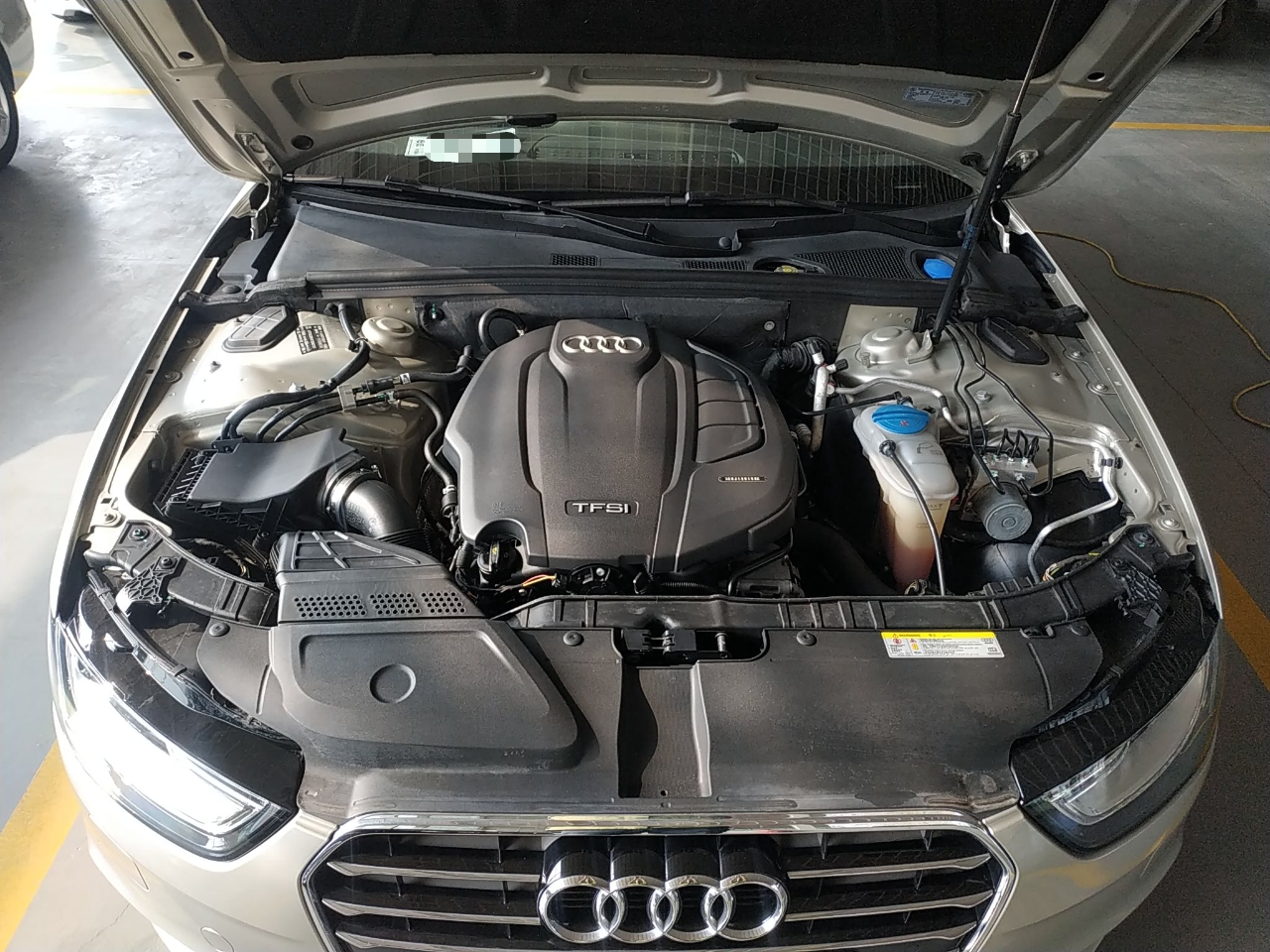 奥迪A4L 2015款 35 TFSI 自动标准型