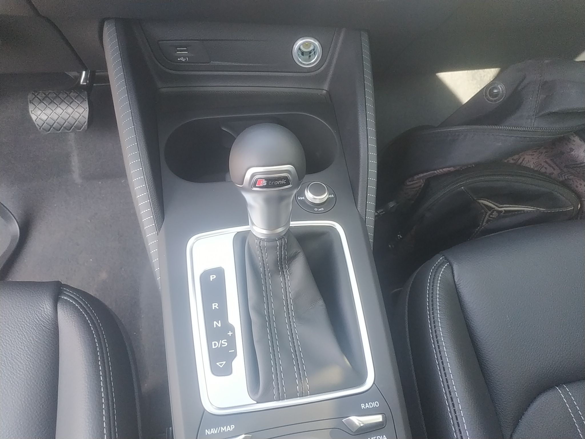 奥迪Q2L 2022款 35 TFSI 进取致雅型