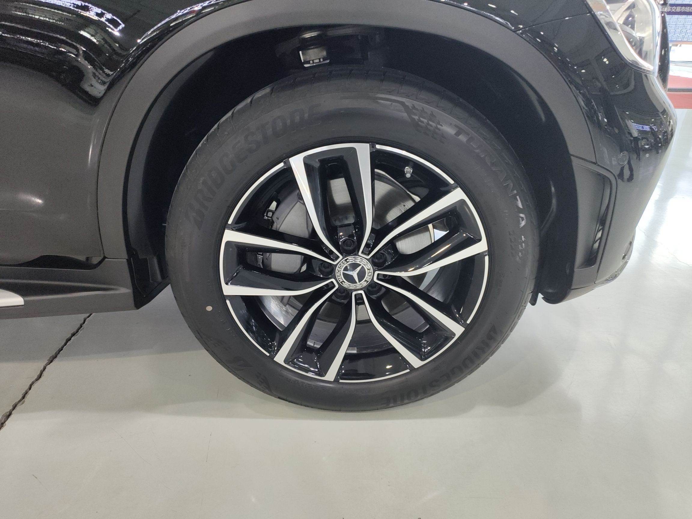 奔驰GLC级 2022款 改款二 GLC 260 L 4MATIC 豪华型