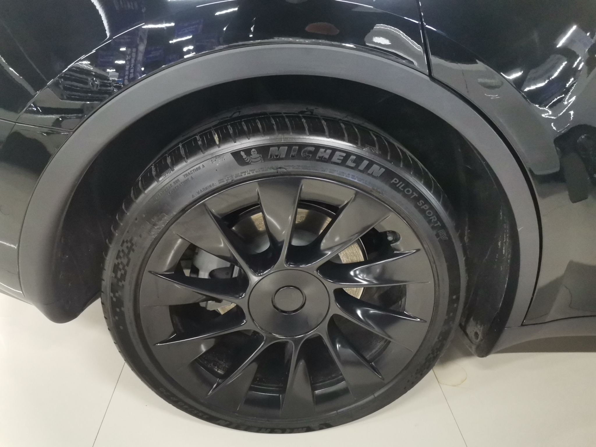 特斯拉 Model Y 2021款 标准续航后驱版