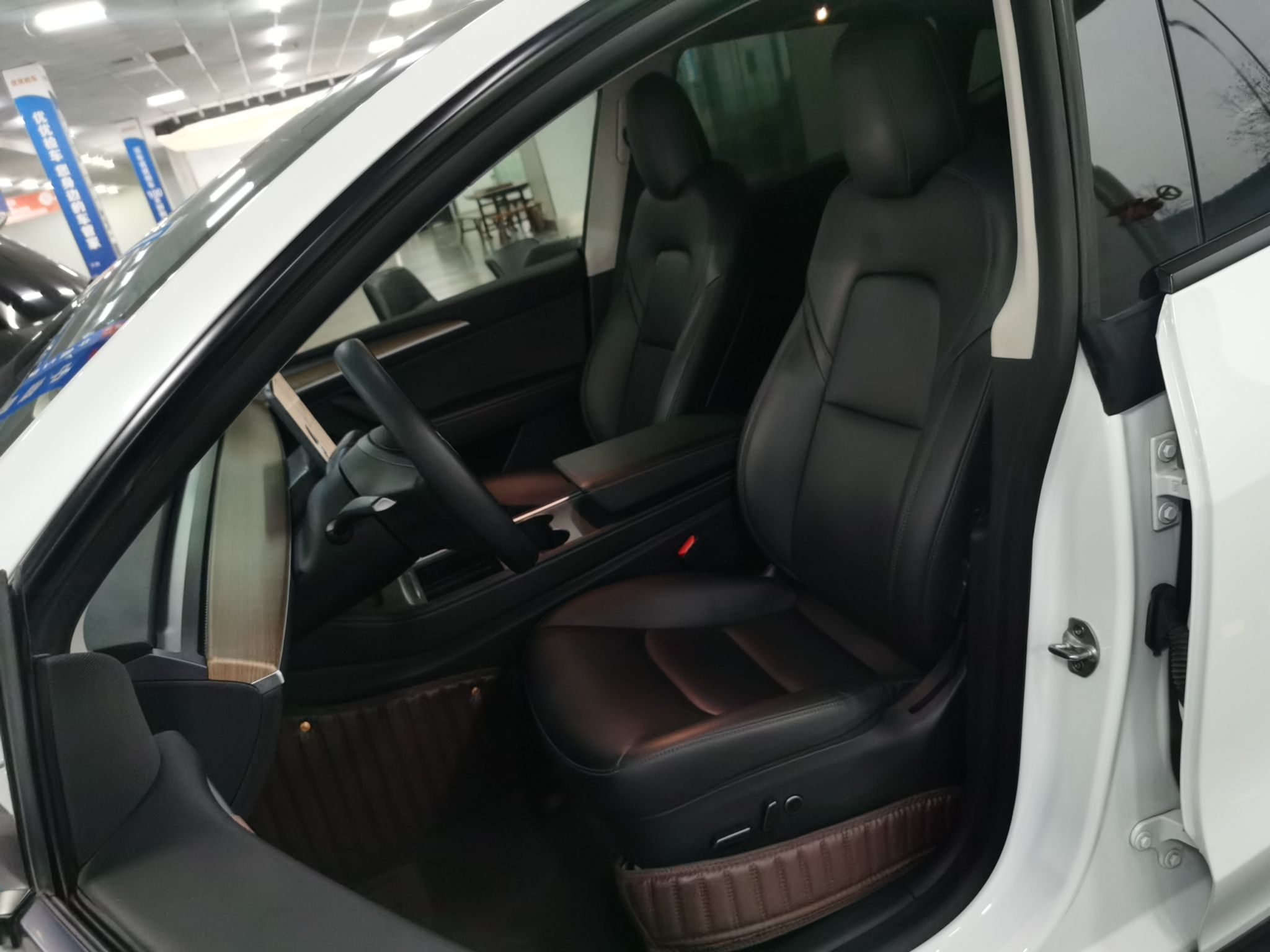 特斯拉 Model Y 2021款 标准续航后驱版