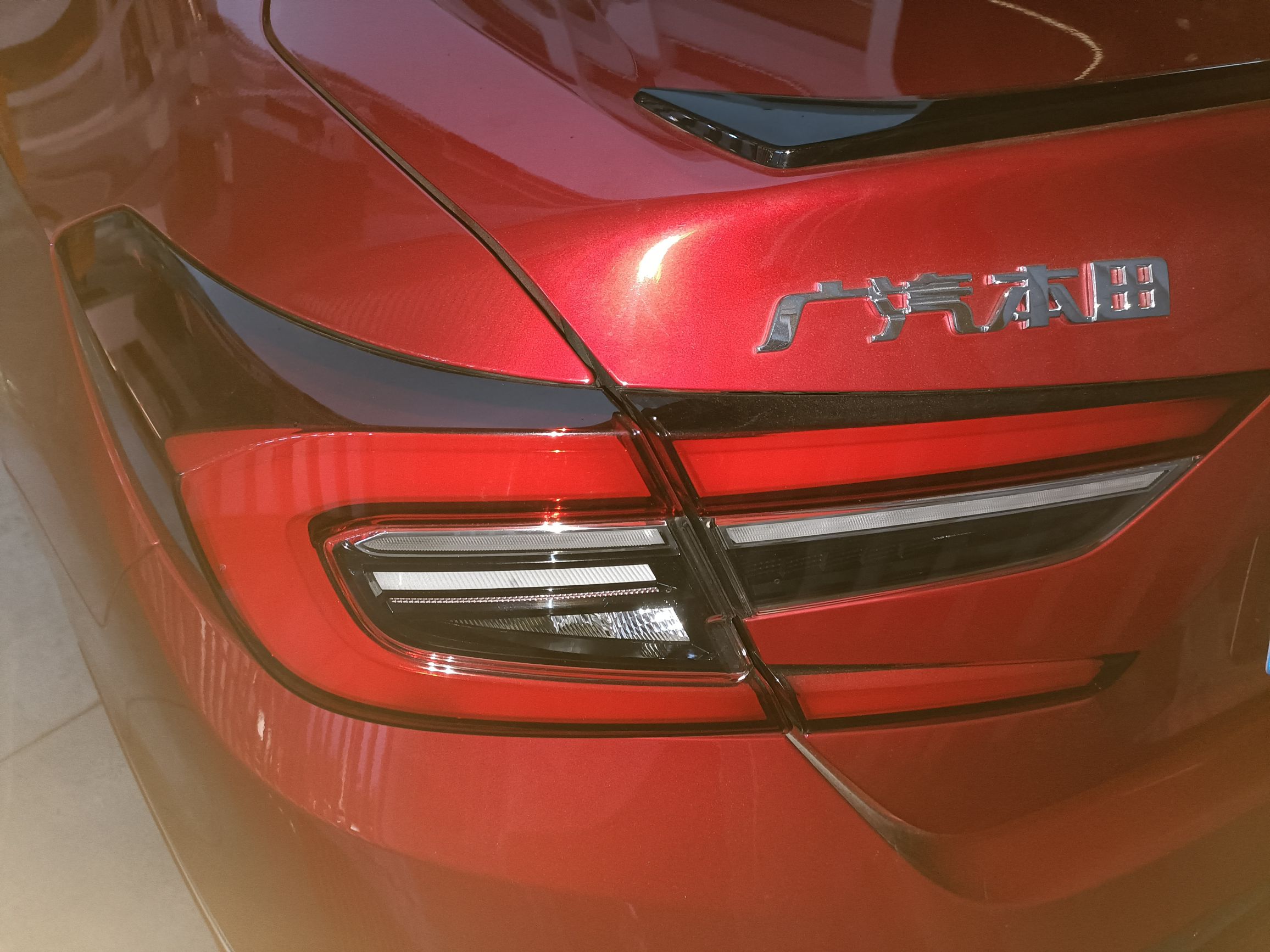 本田 雅阁 2022款 锐·混动 2.0L 幻夜·锐尊版