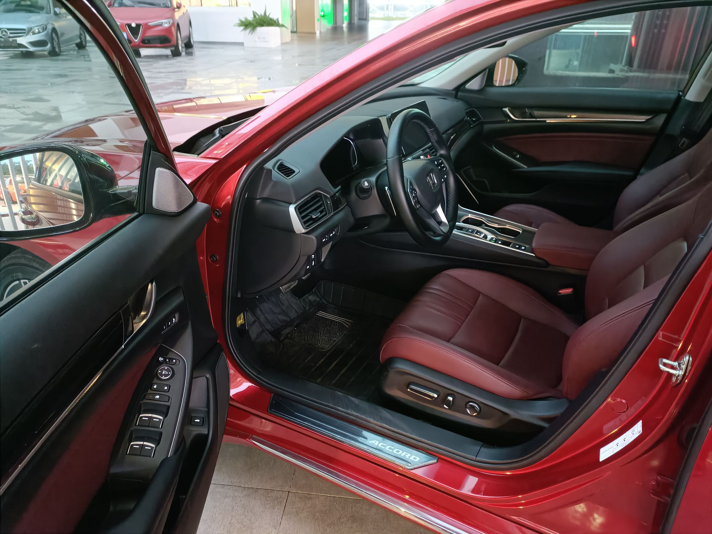 本田 雅阁 2022款 锐·混动 2.0L 幻夜·锐尊版