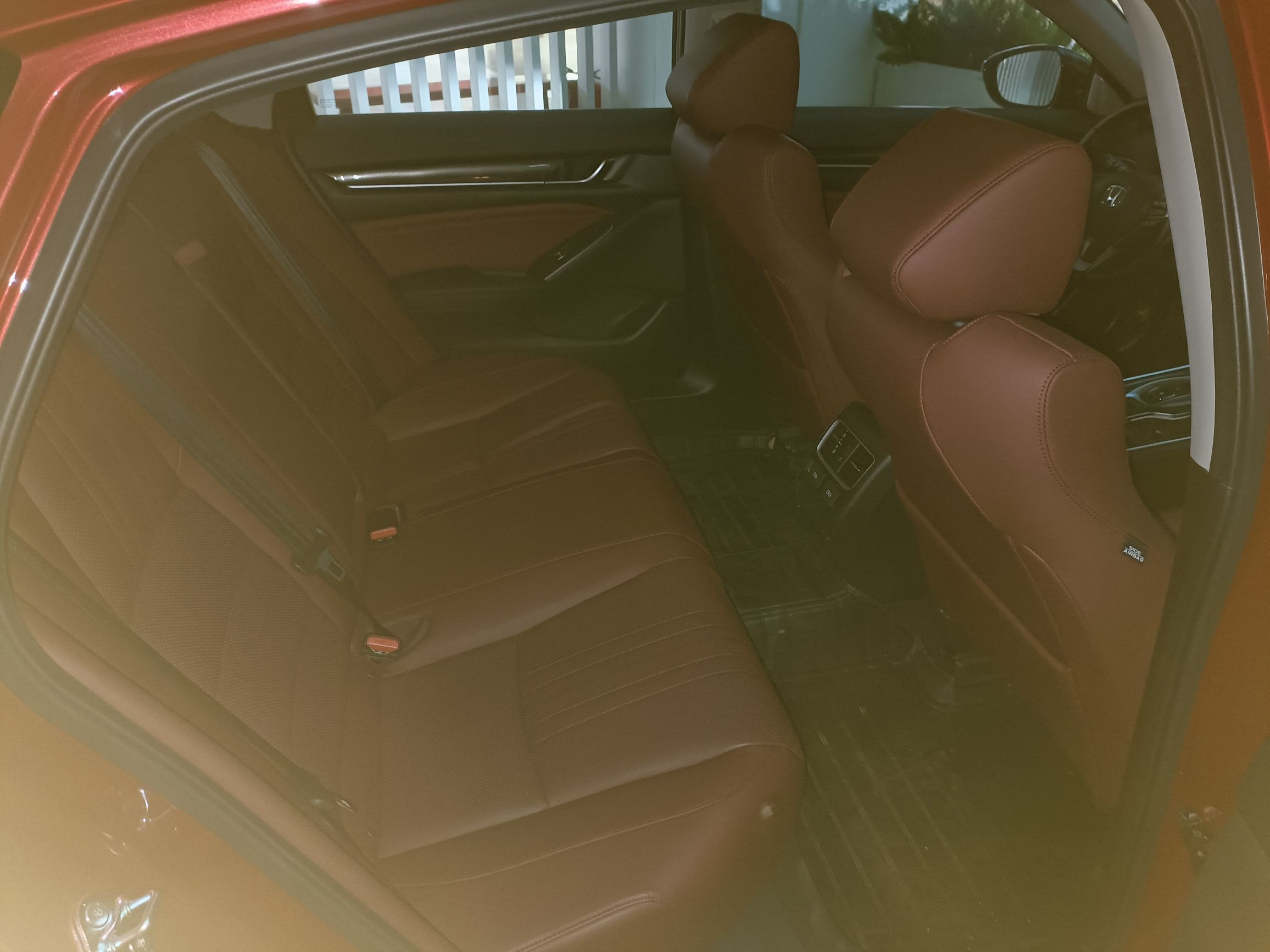 本田 雅阁 2022款 锐·混动 2.0L 幻夜·锐尊版